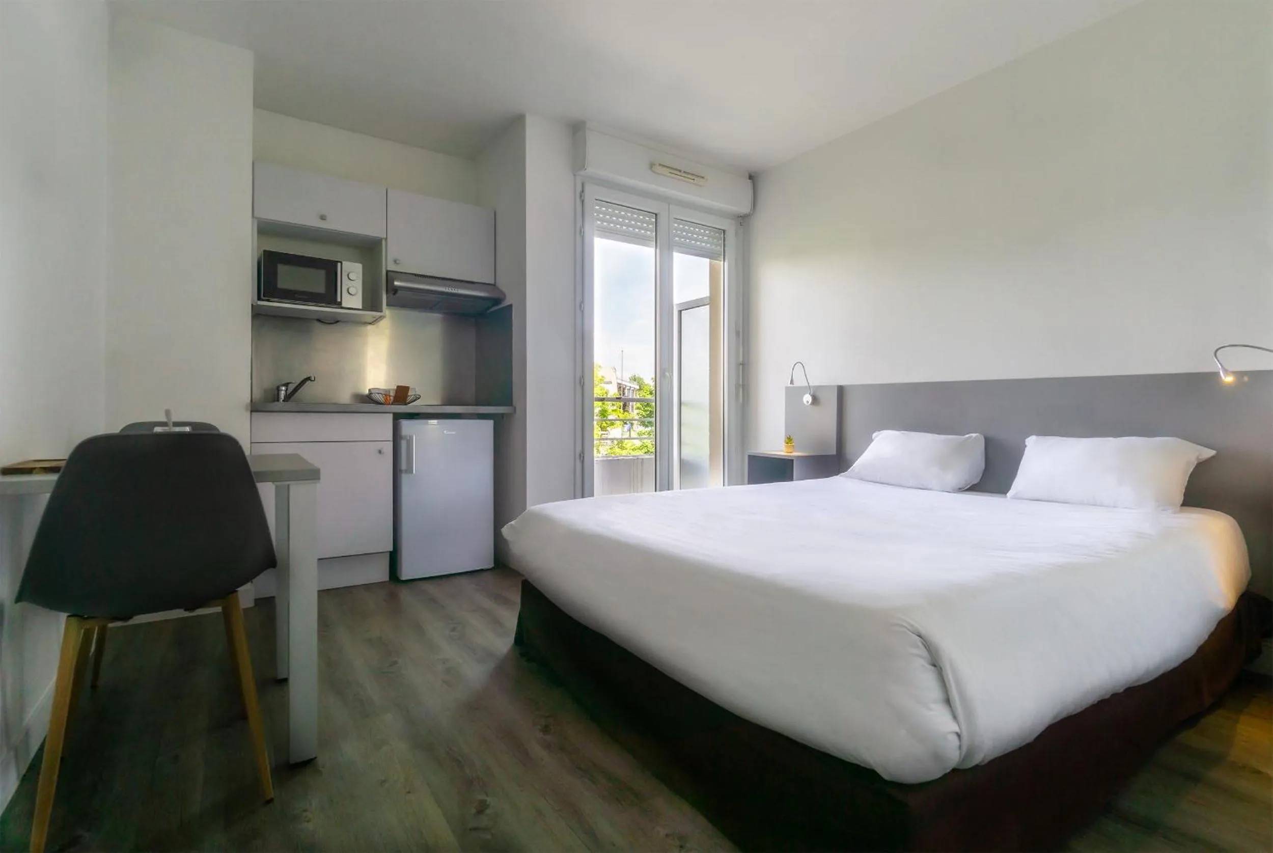 Photo of the whole room, Bed in City Résidence Chelles