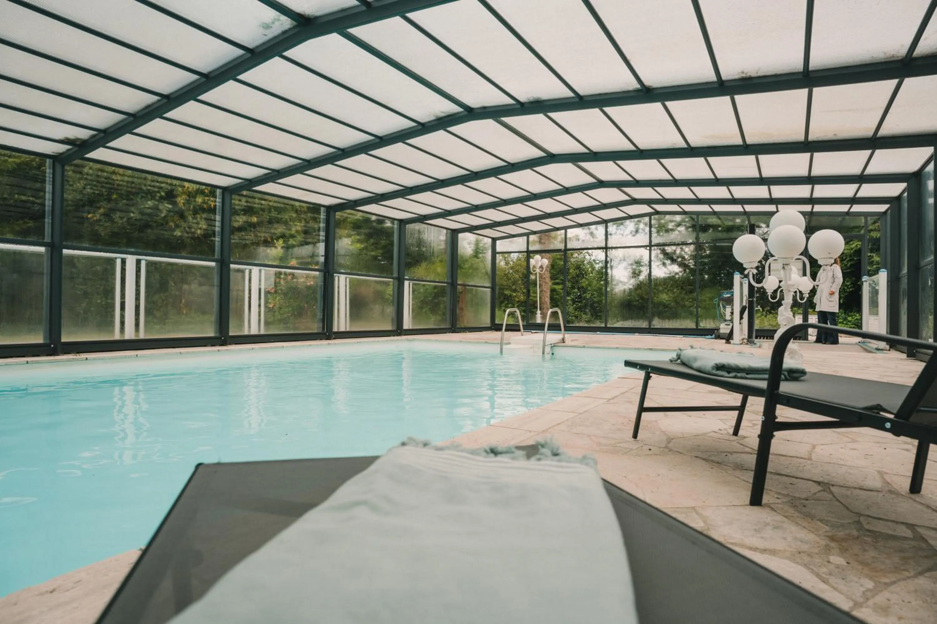 Swimming pool in L'Armoric Hôtel - RÉNOVÉ