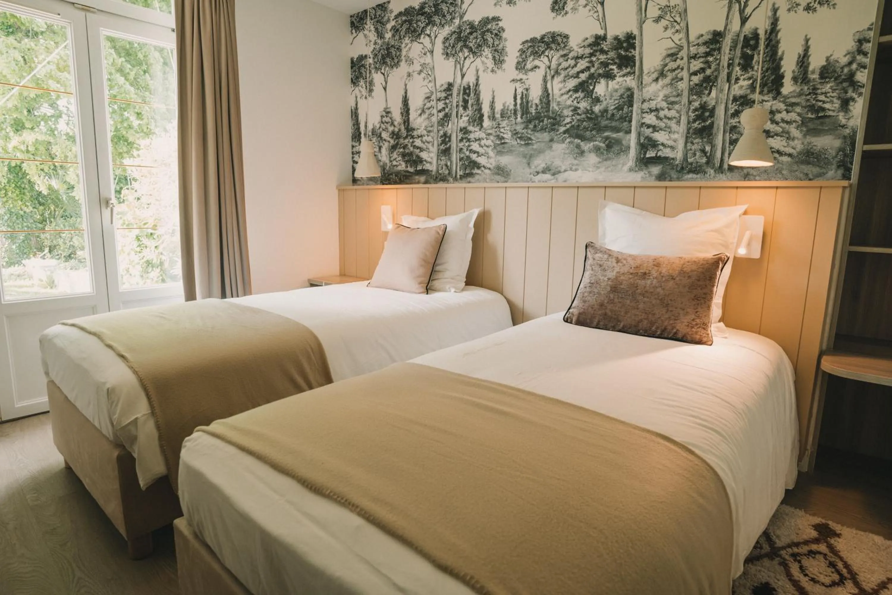 Bed in L'Armoric Hôtel - RÉNOVÉ