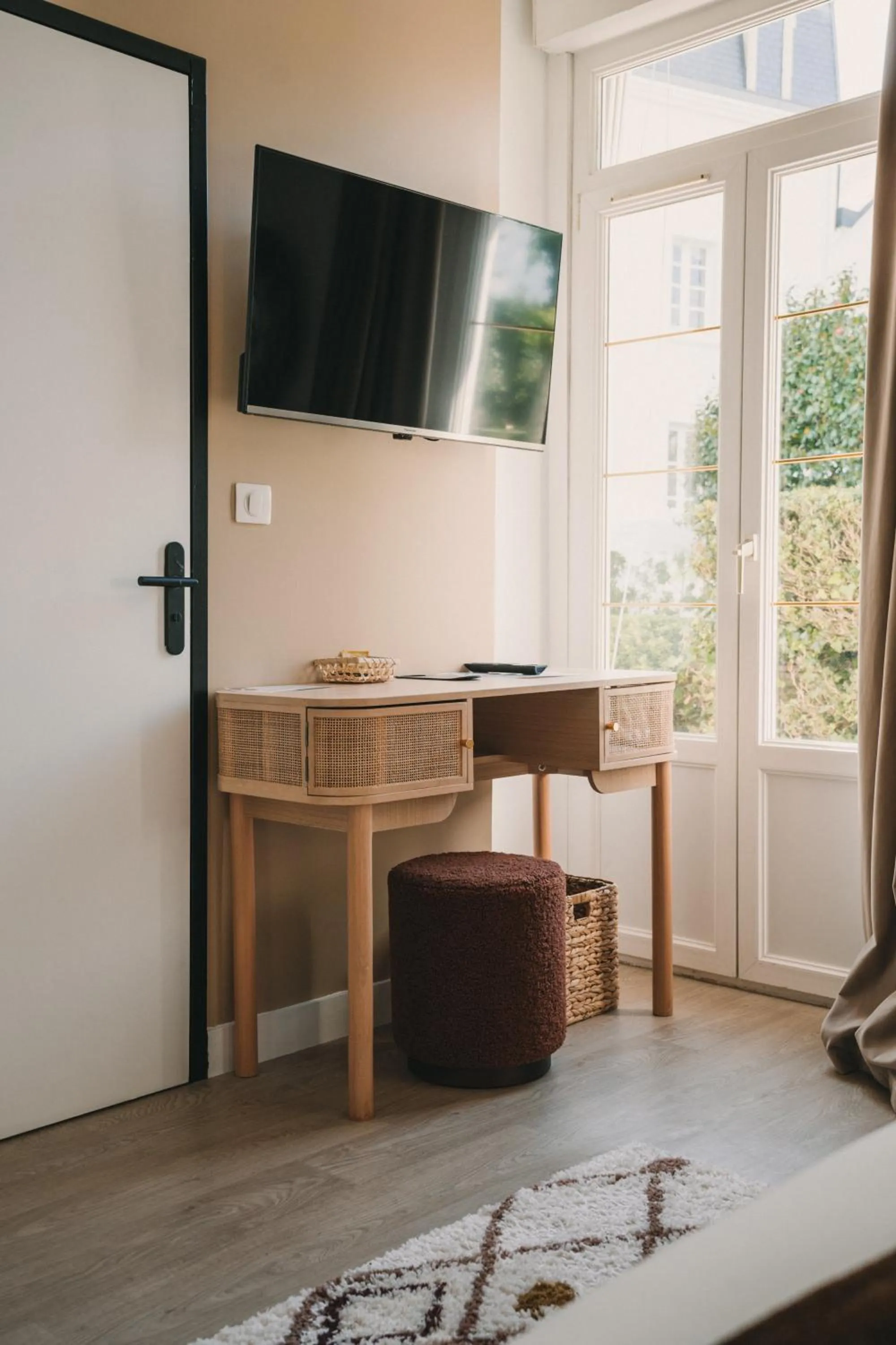 TV and multimedia in L'Armoric Hôtel - RÉNOVÉ