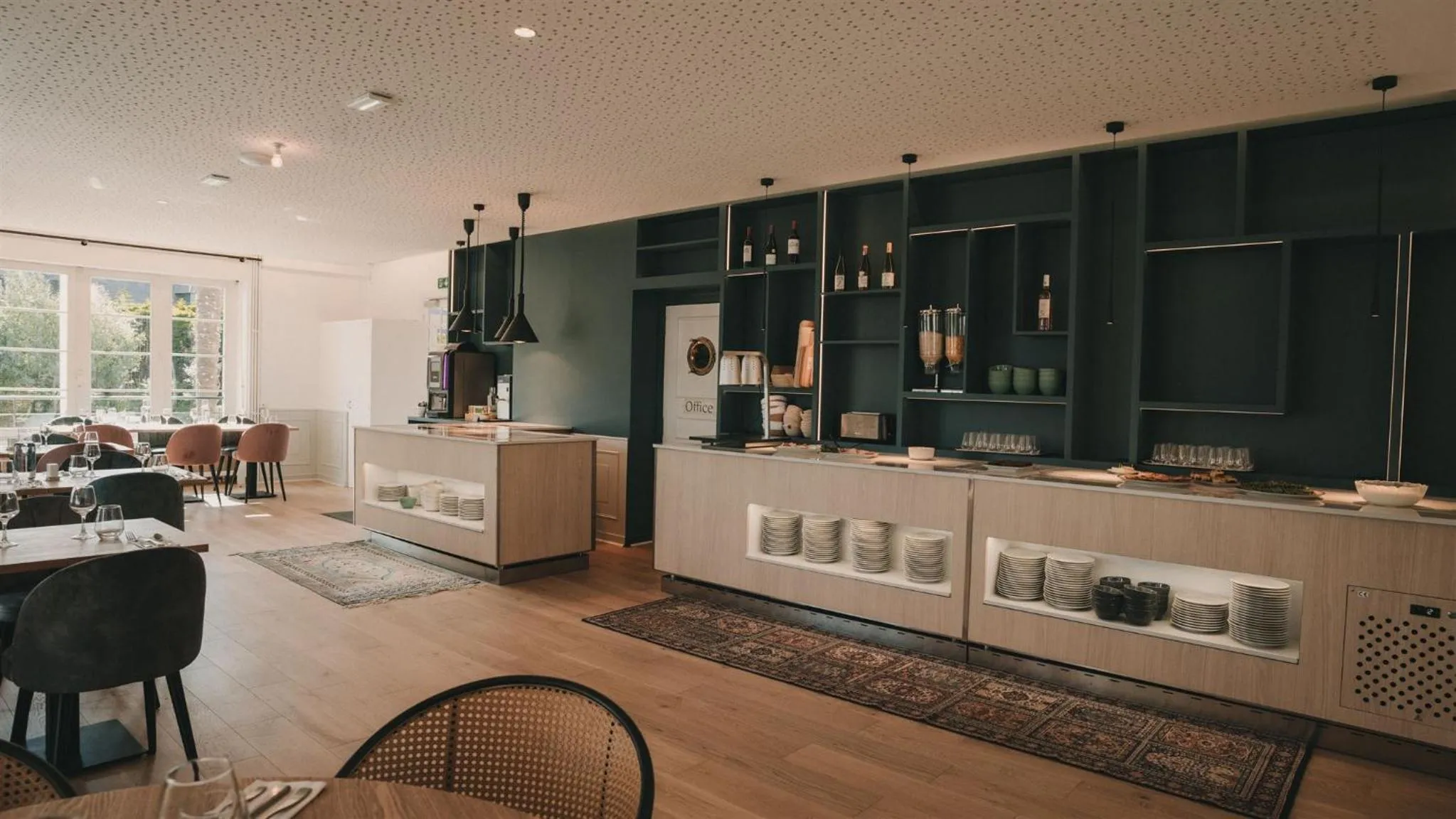 Restaurant/places to eat in L'Armoric Hôtel - RÉNOVÉ