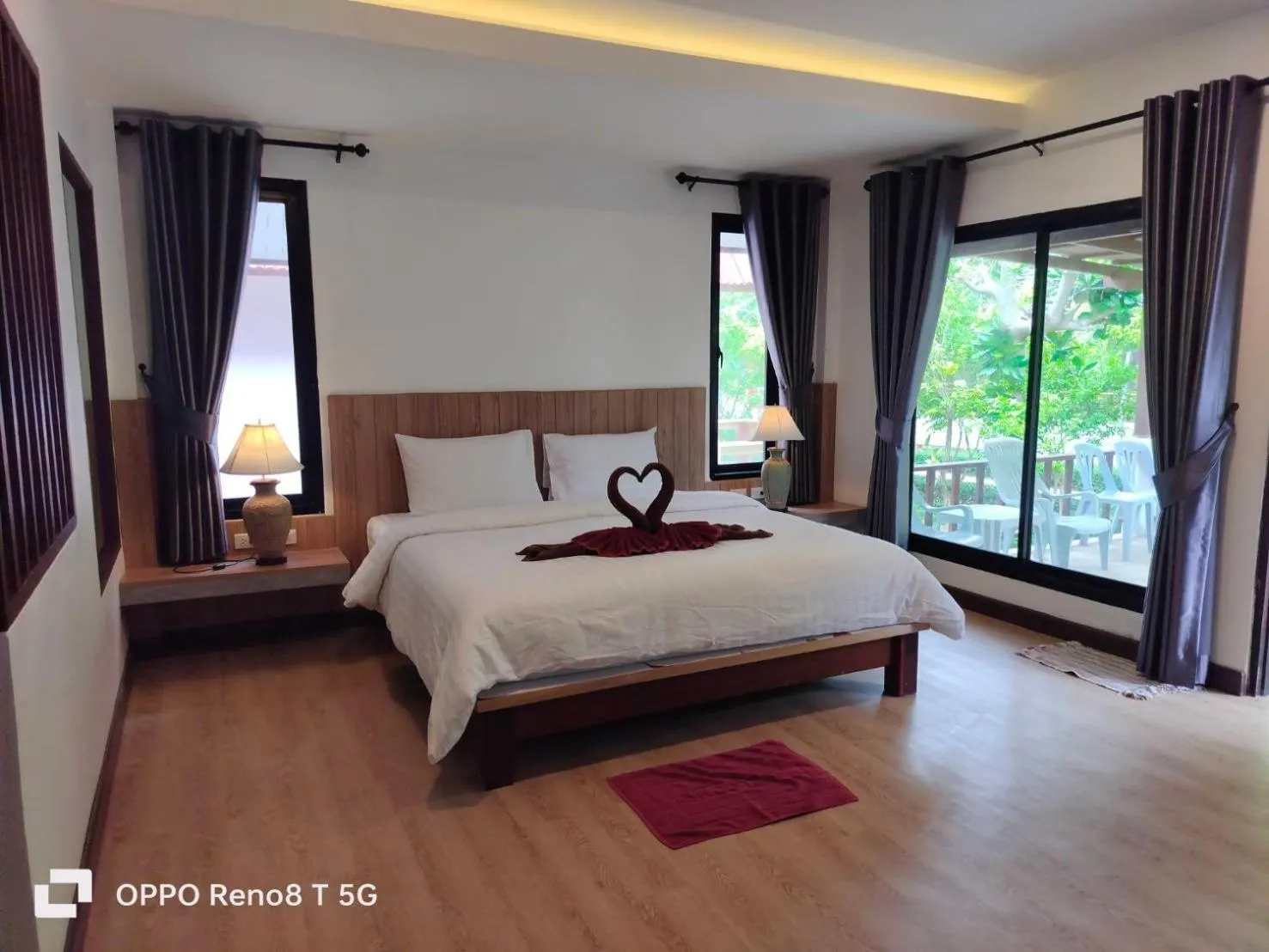 Bed in D.R. Lanta Bay Resort