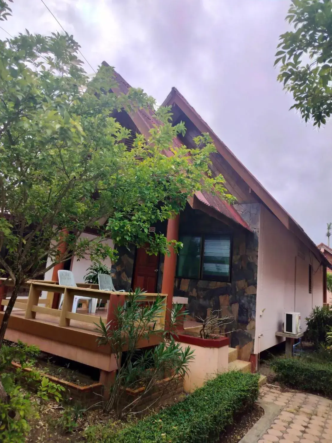 Deluxe Bungalow in D.R. Lanta Bay Resort Deluxe Bungalow in D.R. Lanta Bay Resort