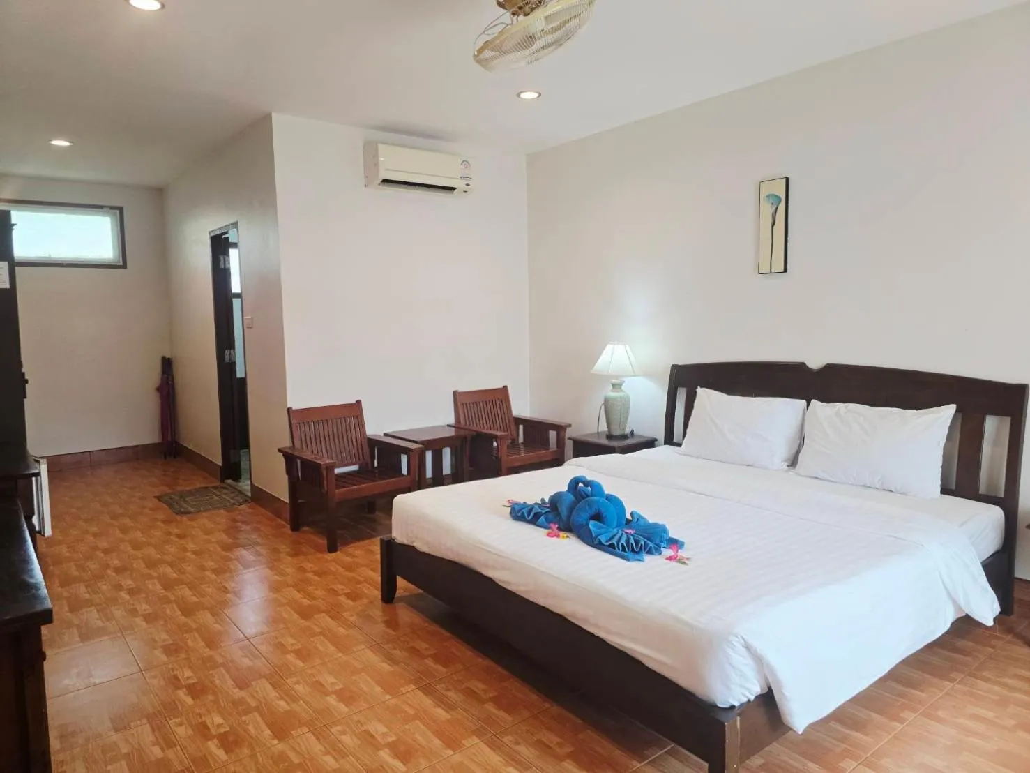 Bed in D.R. Lanta Bay Resort