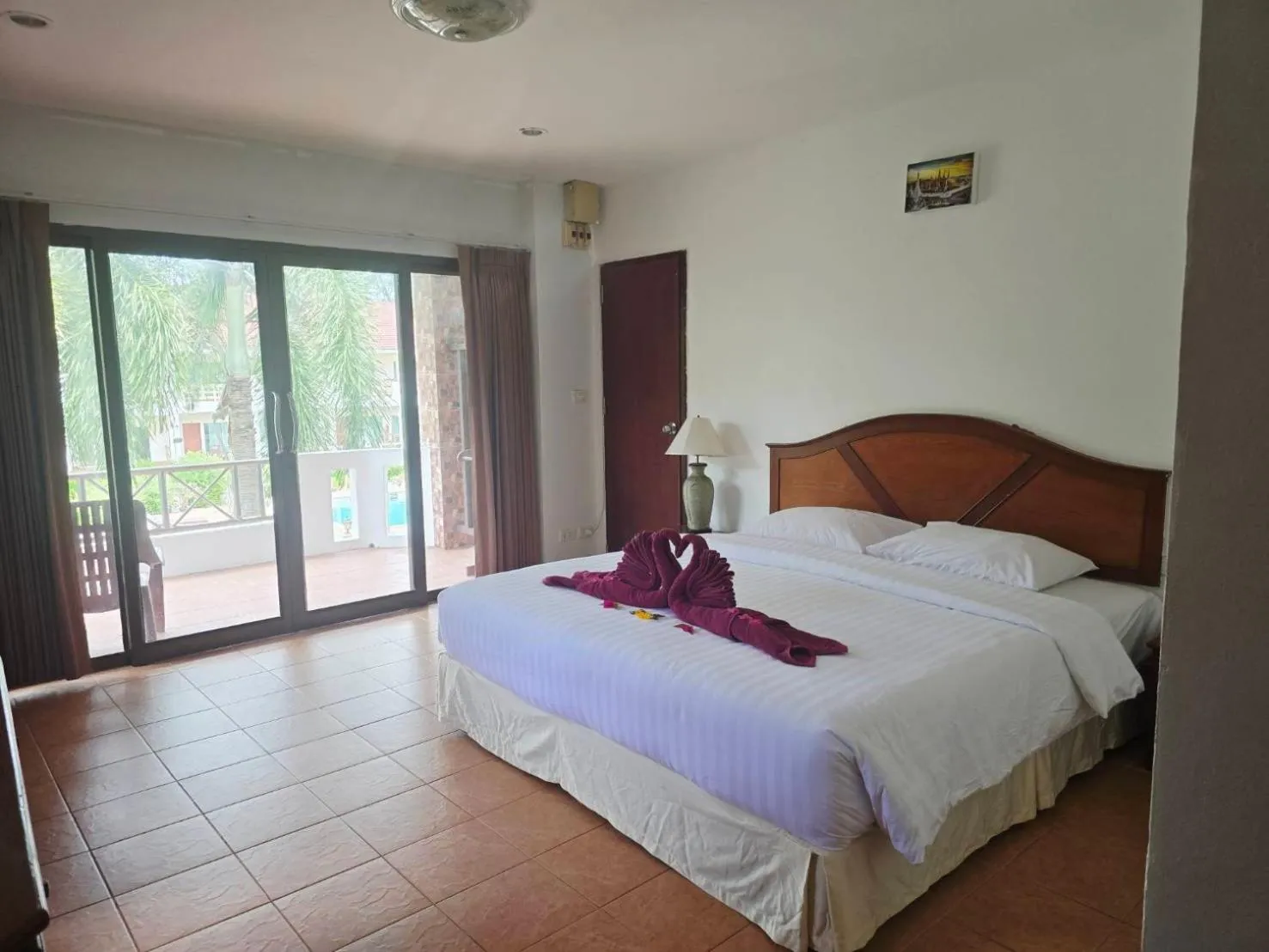 Bed in D.R. Lanta Bay Resort