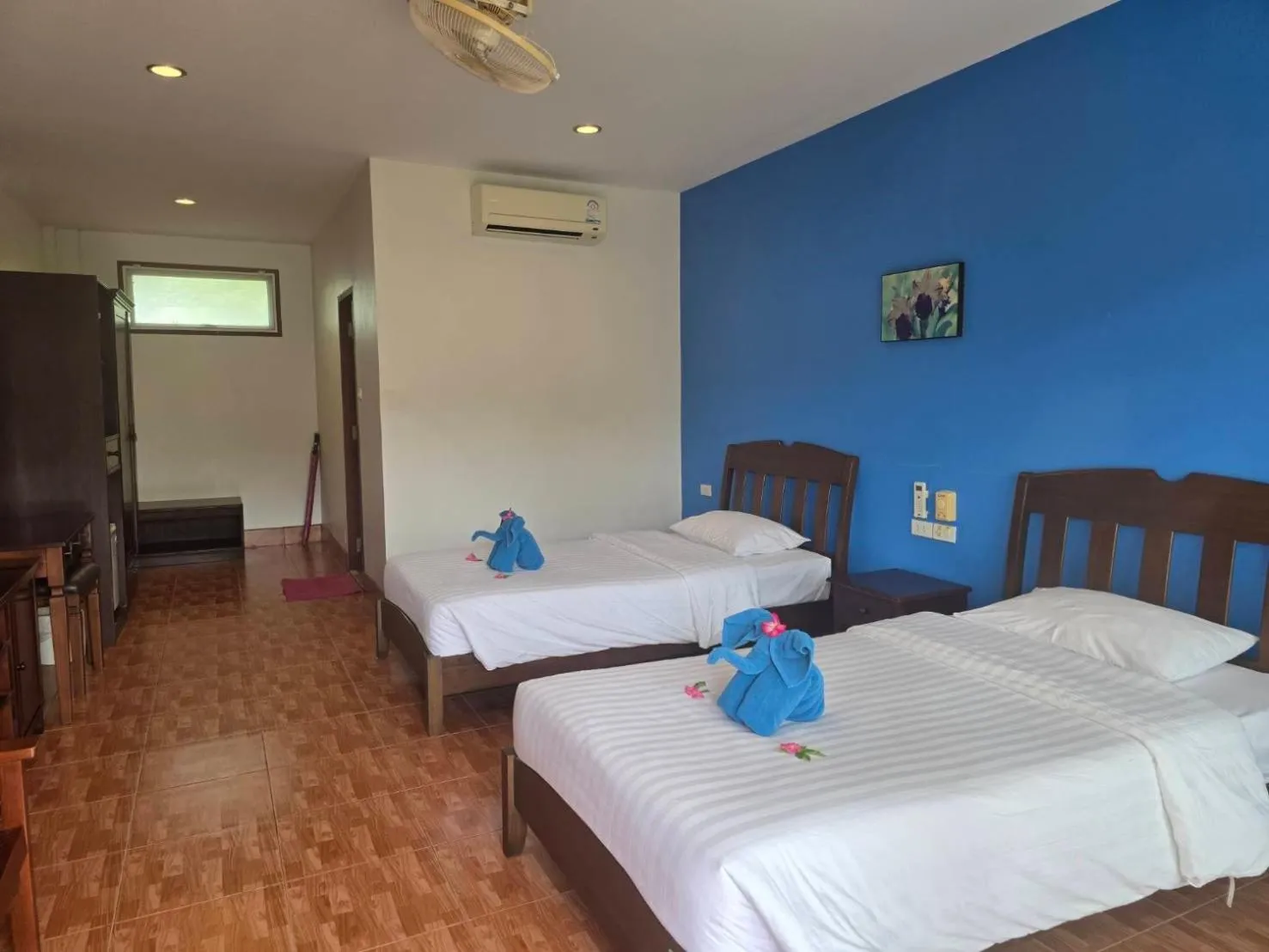 Bed in D.R. Lanta Bay Resort