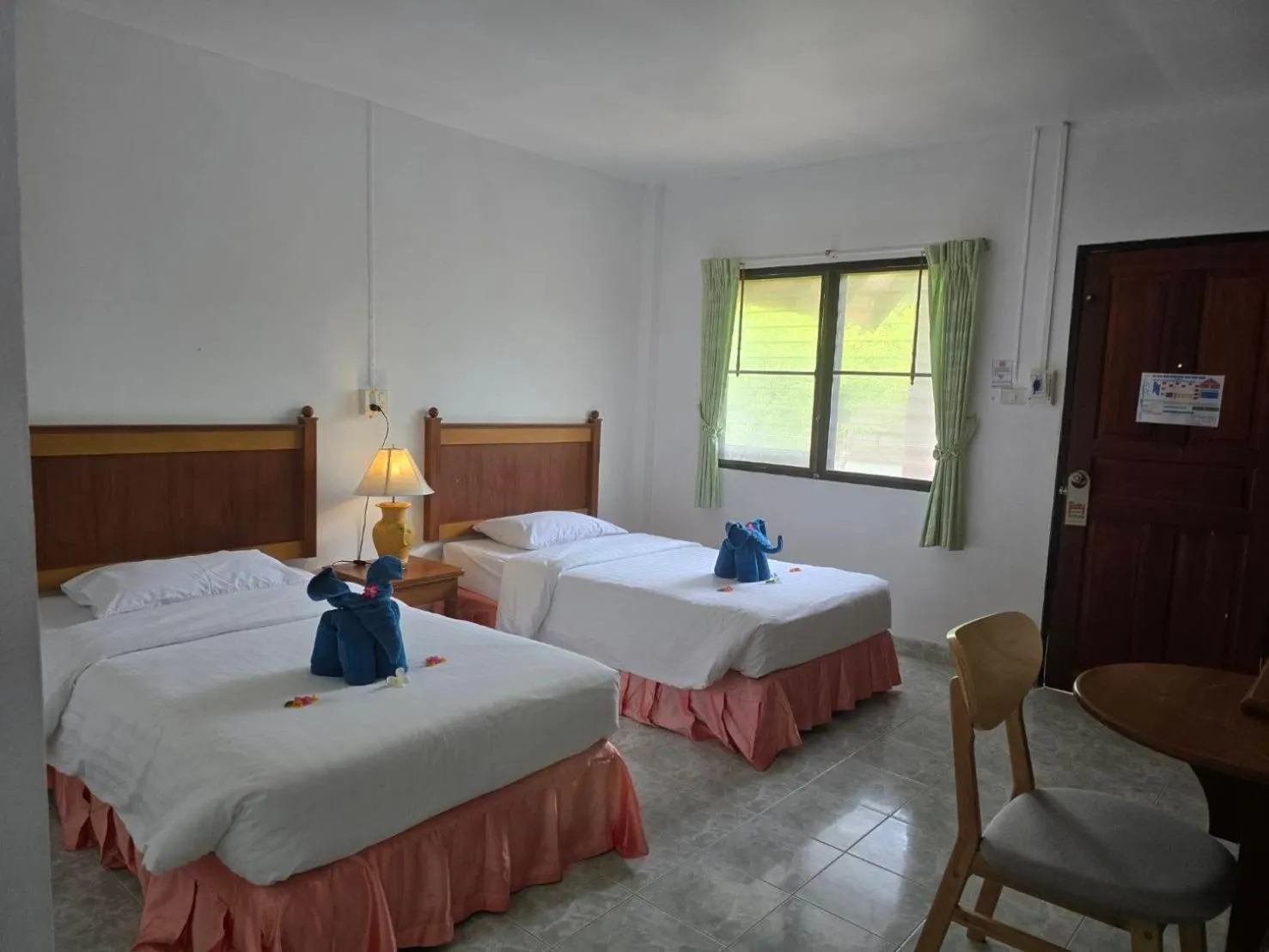 Bed in D.R. Lanta Bay Resort