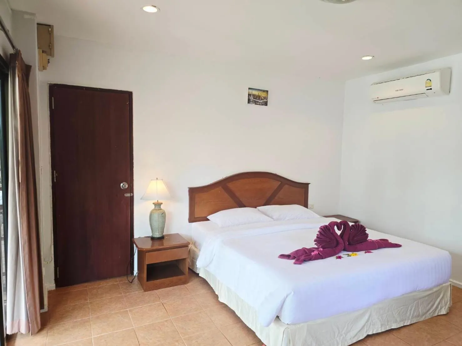 Bed in D.R. Lanta Bay Resort