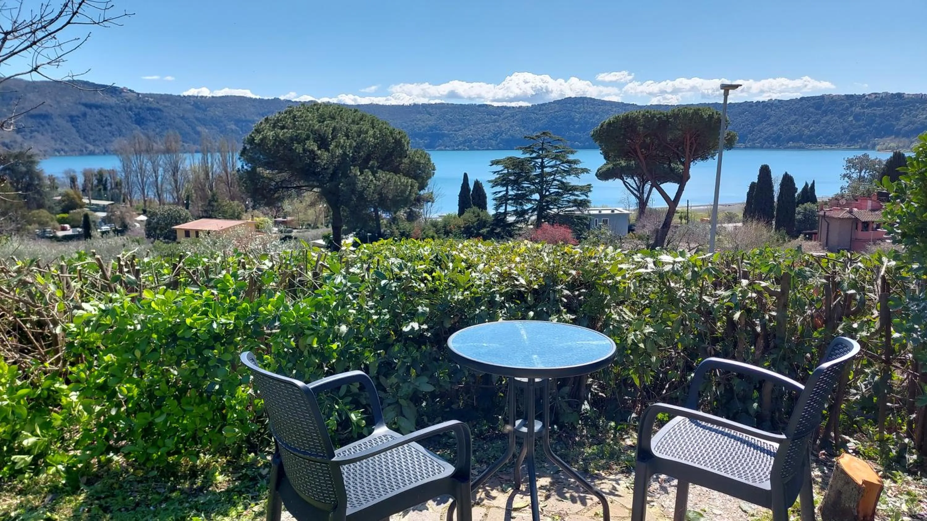 Garden view in Bed&Breakfast "Fiorella" sul Lago