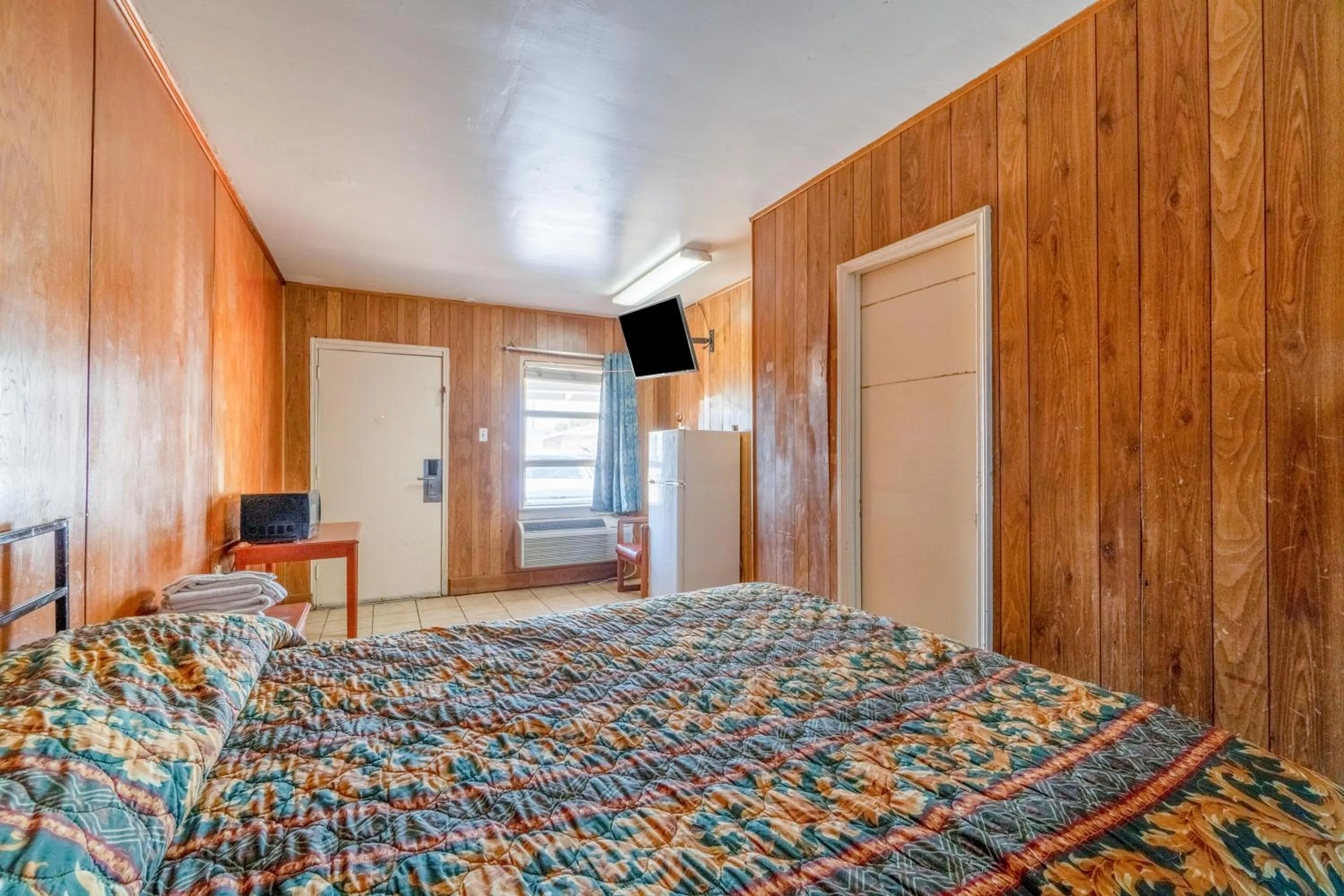 Bedroom, Bed in Gulfway Motel By OYO Near Airport I 37