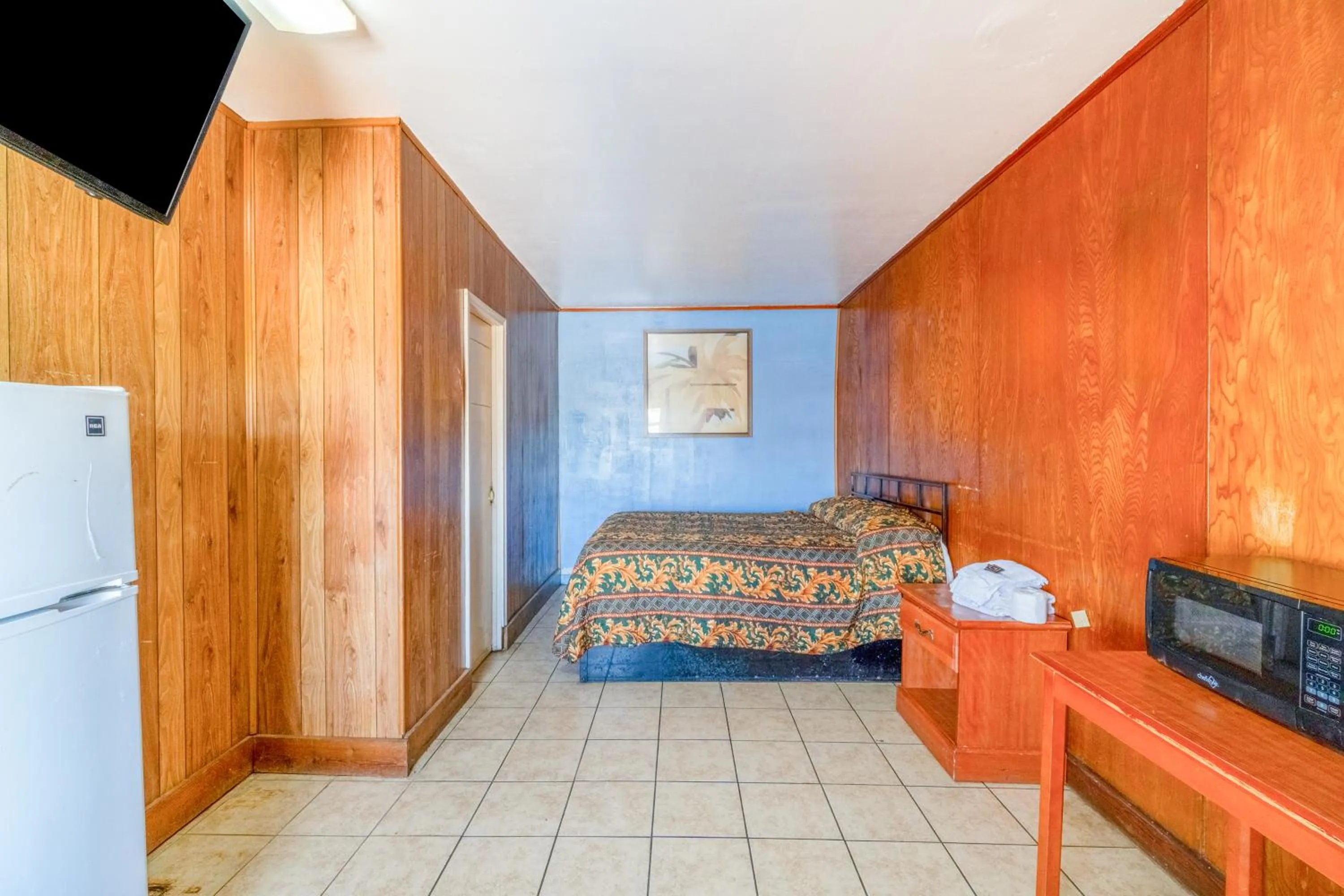Bedroom, Bed in Gulfway Motel By OYO Near Airport I 37