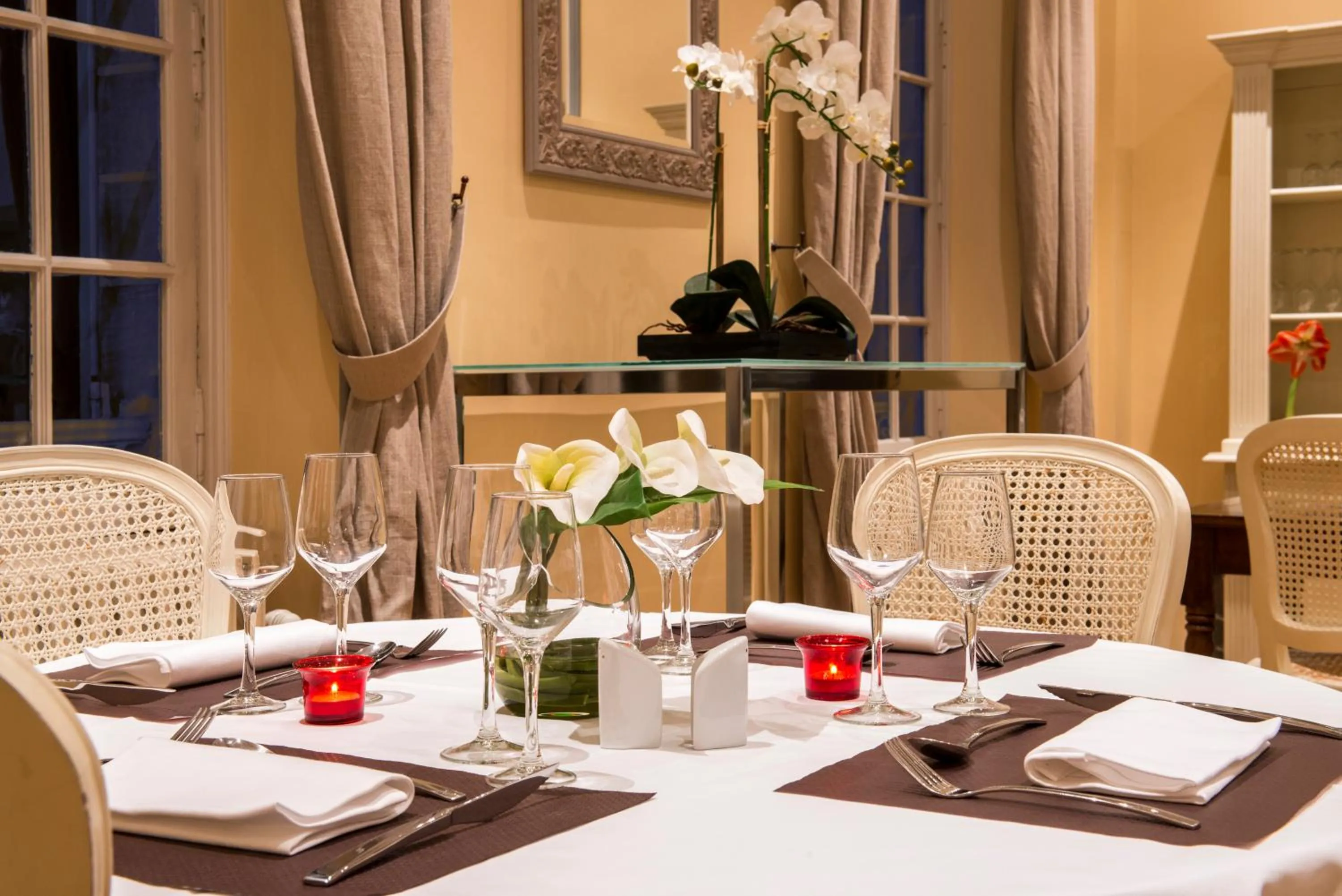 Restaurant/places to eat in Hôtel Château de l'Hermitage