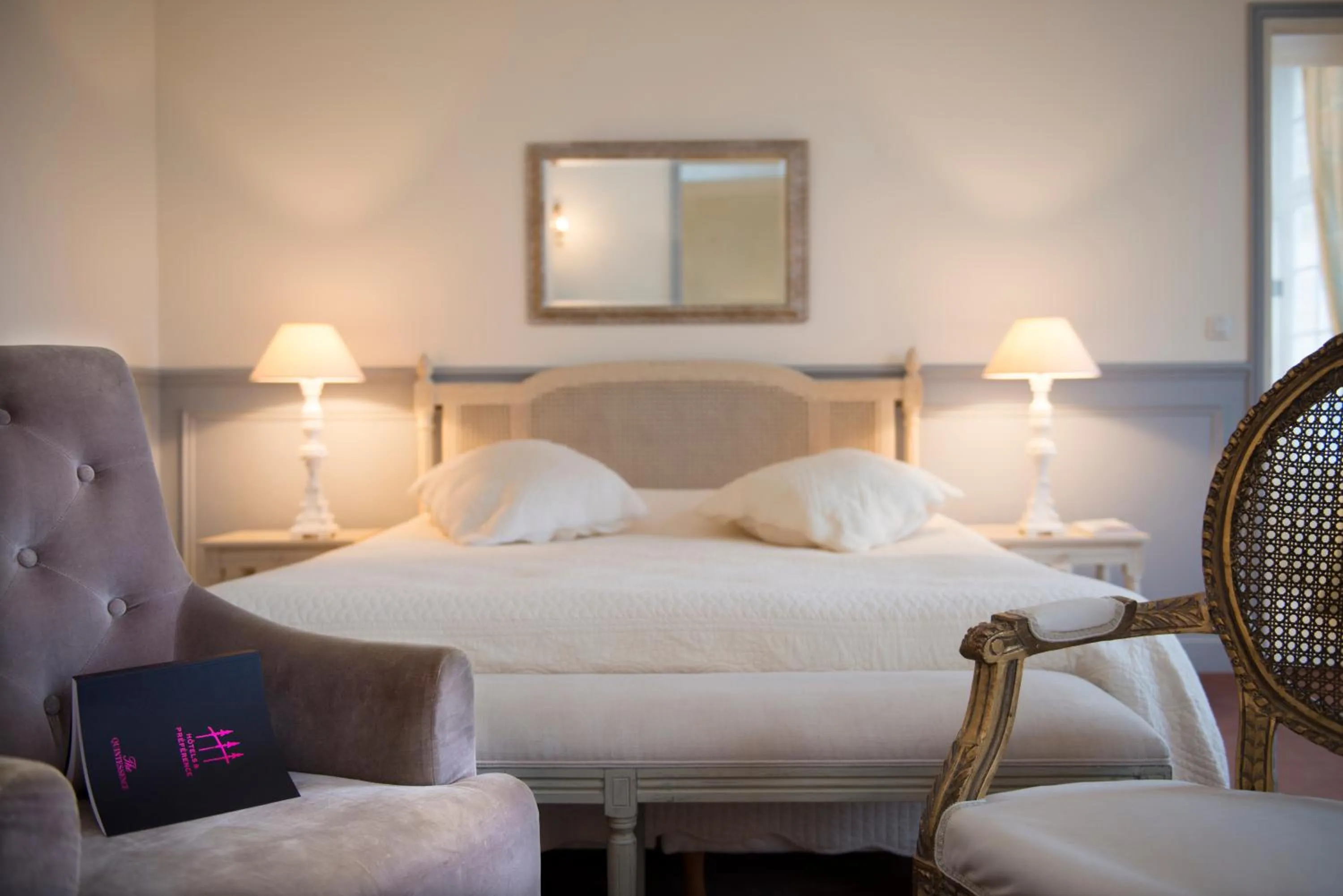 Bed in Hôtel Château de l'Hermitage