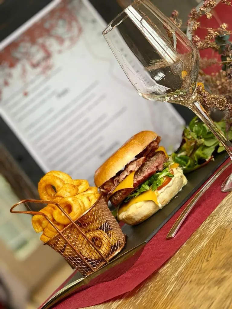 Restaurant/places to eat in Hôtel Château de l'Hermitage