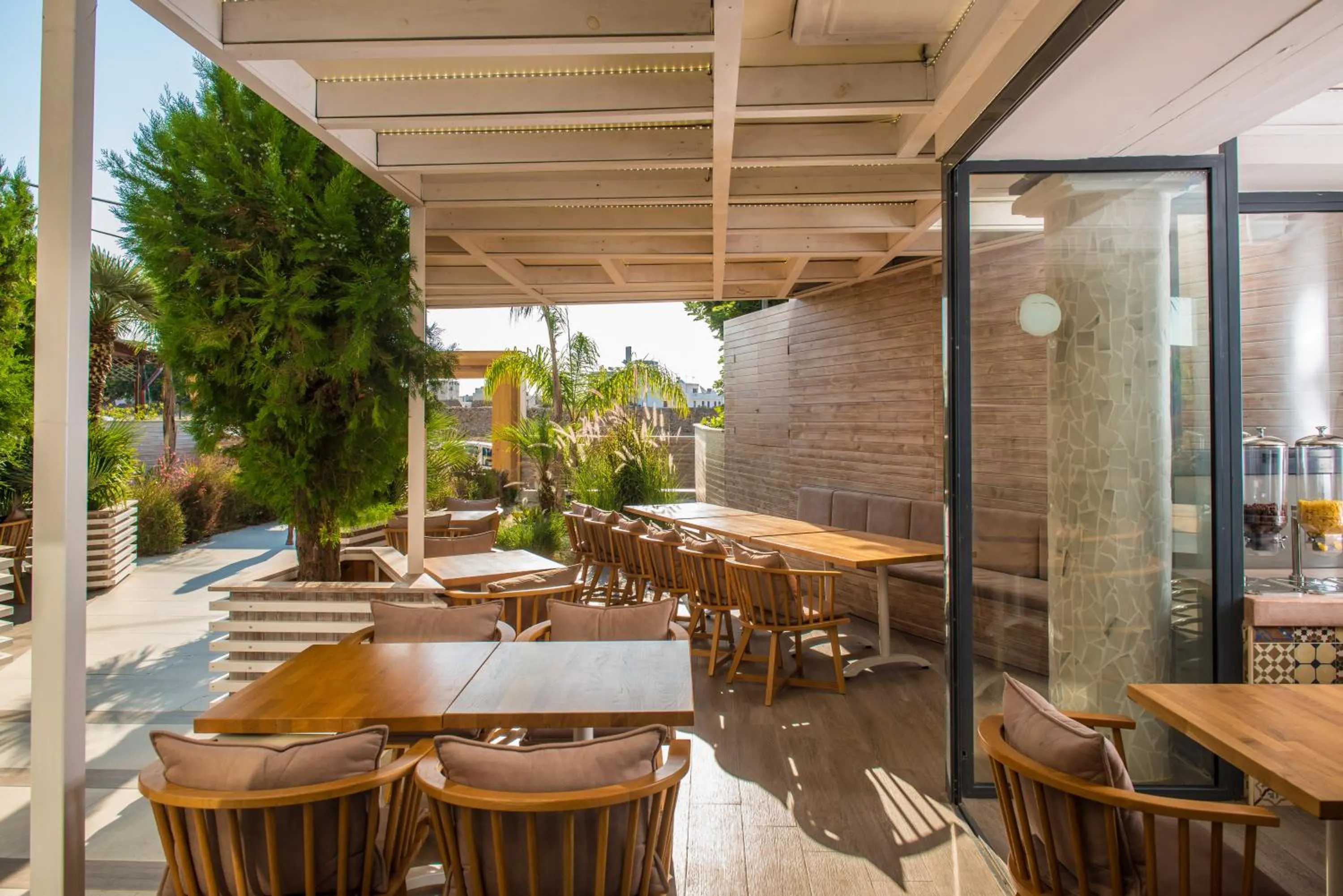 Restaurant/places to eat in Senses Blue Boutique hotel