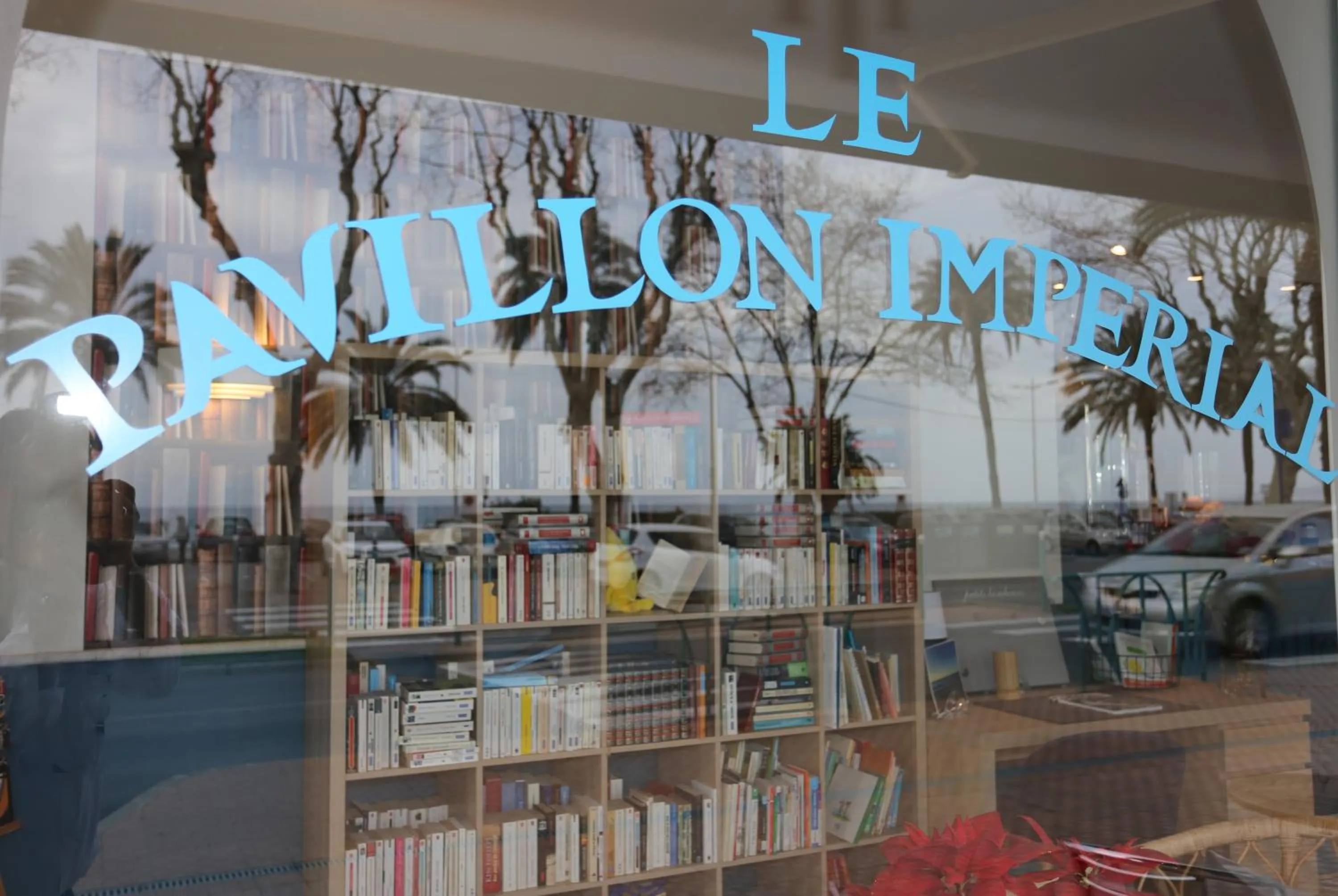 Library in Hotel Pavillon Imperial