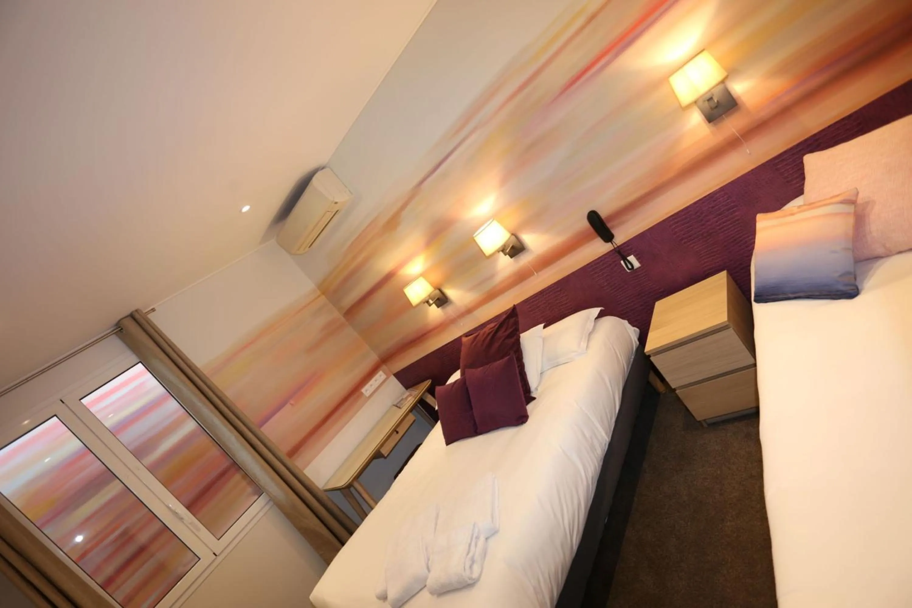 Property building, Bed in Hotel Pavillon Imperial