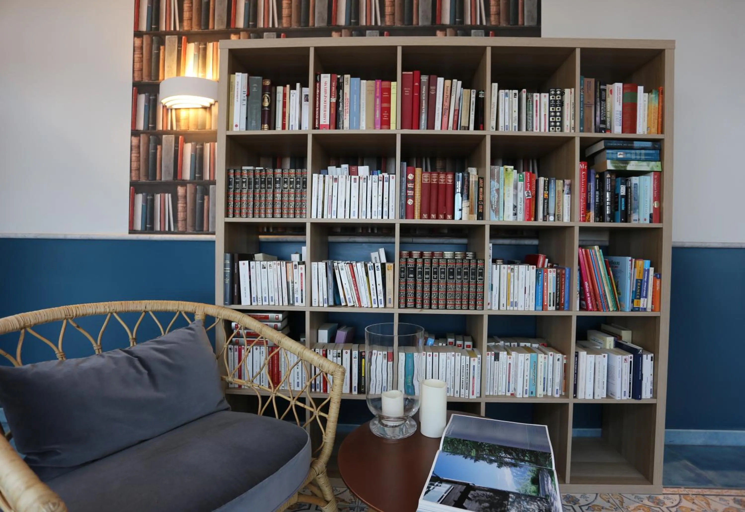 Library in Hotel Pavillon Imperial