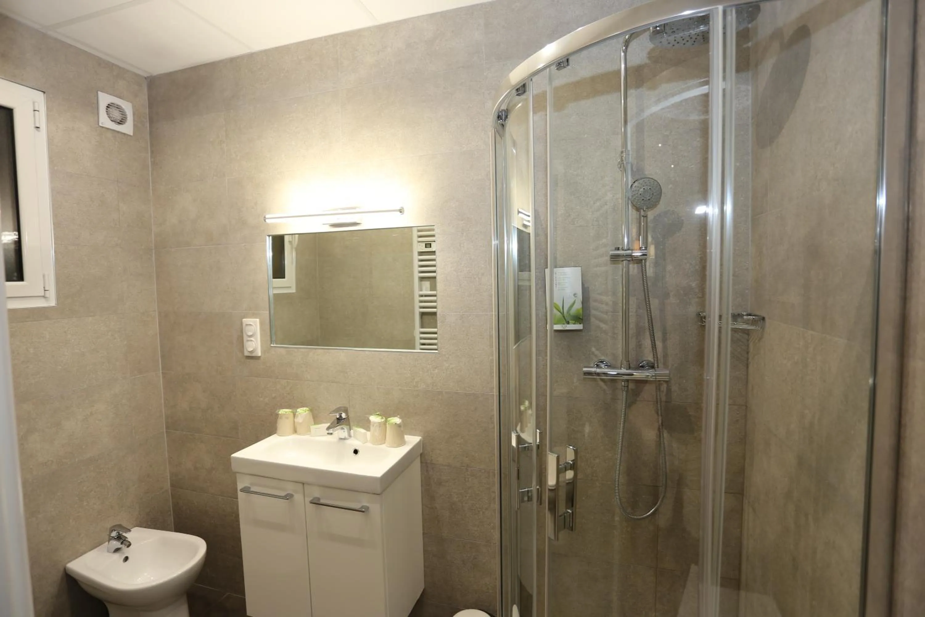 Toilet in Hotel Pavillon Imperial