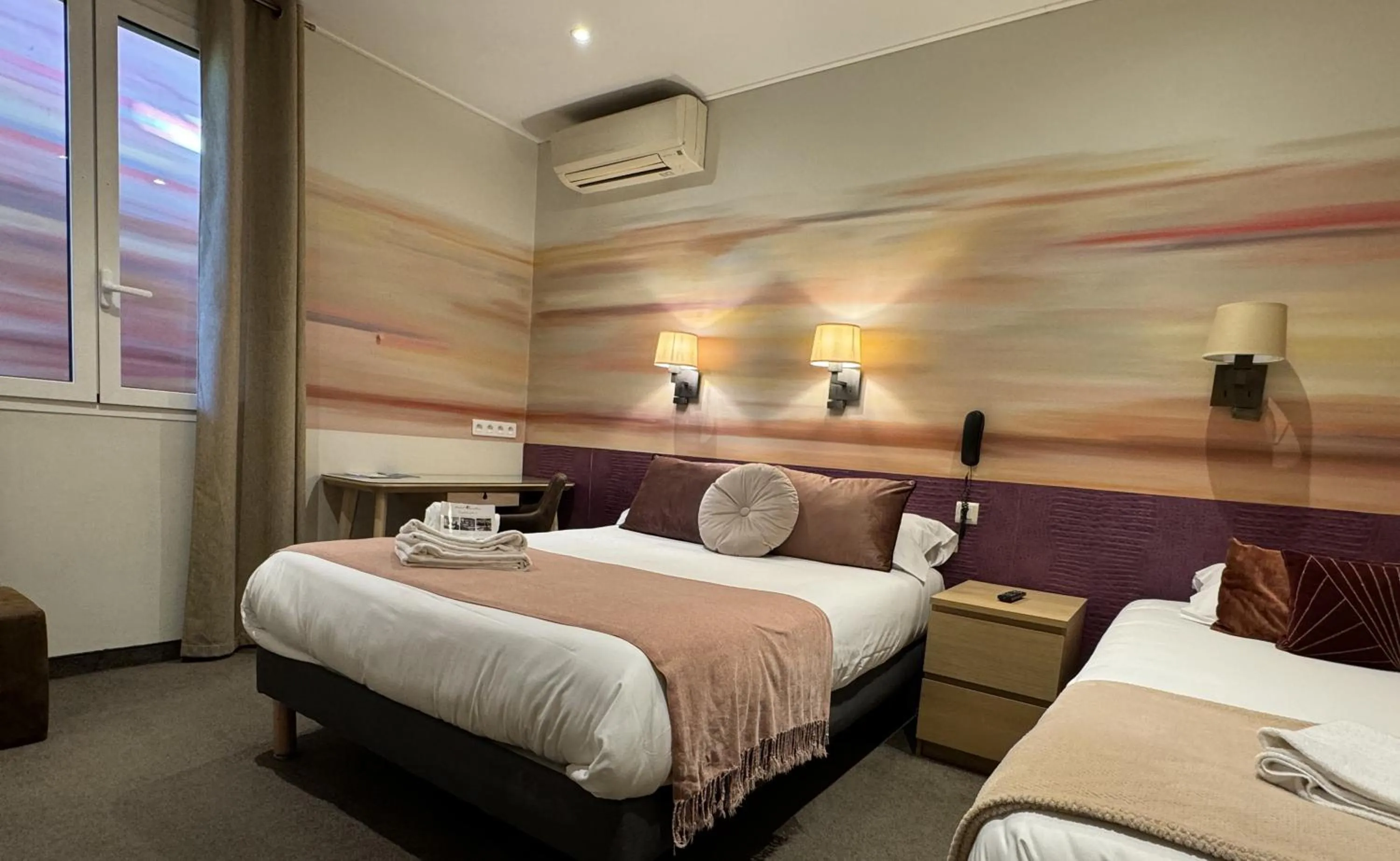 Photo of the whole room, Bed in Hotel Pavillon Imperial