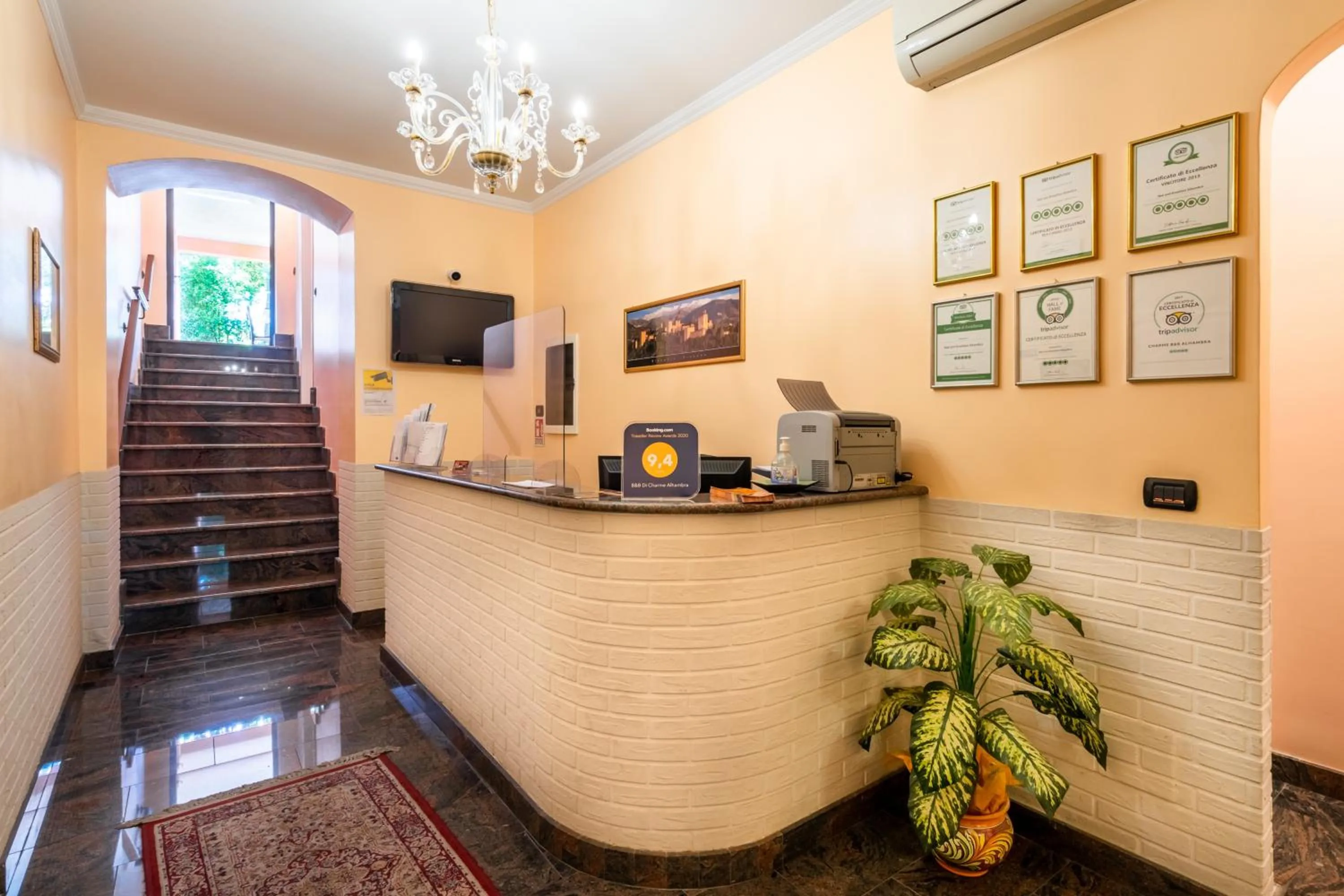 Lobby or reception in ALHAMBRA - Guest House di Charme