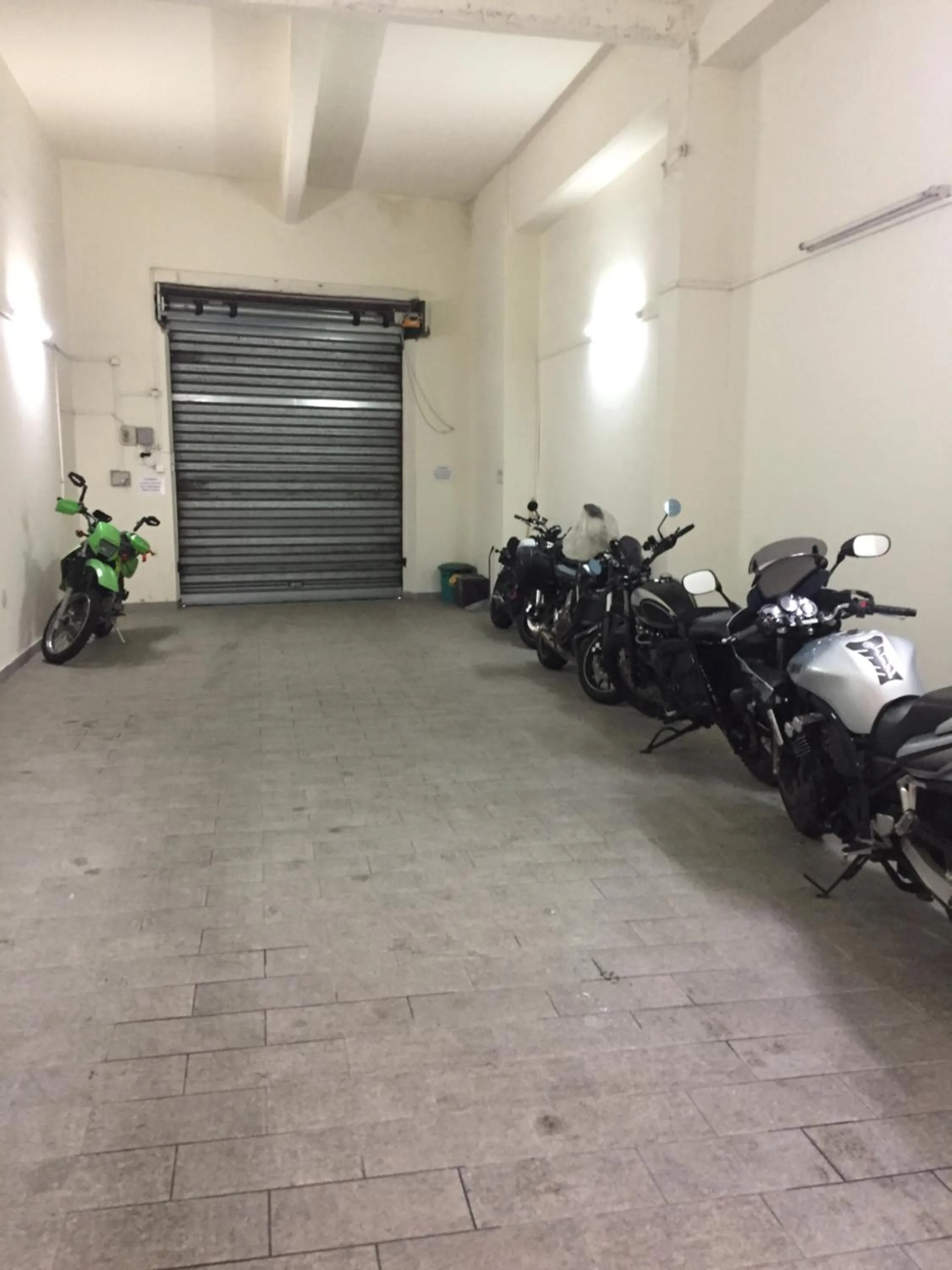 Parking in ALHAMBRA - Guest House di Charme