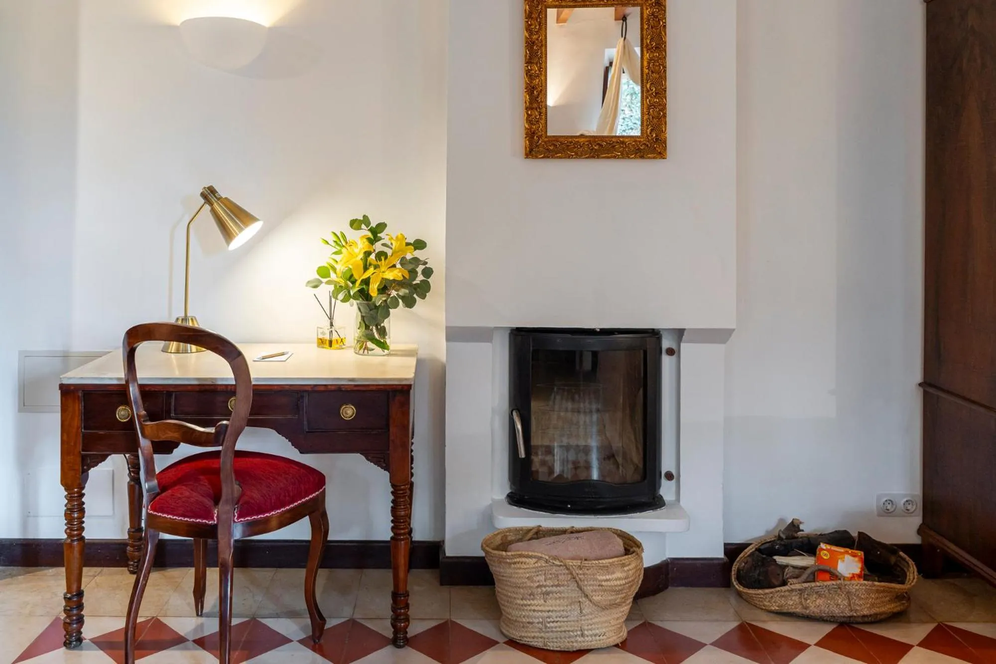 flat iron in Ca's Xorc Luxury Retreat - ADULTS ONLY