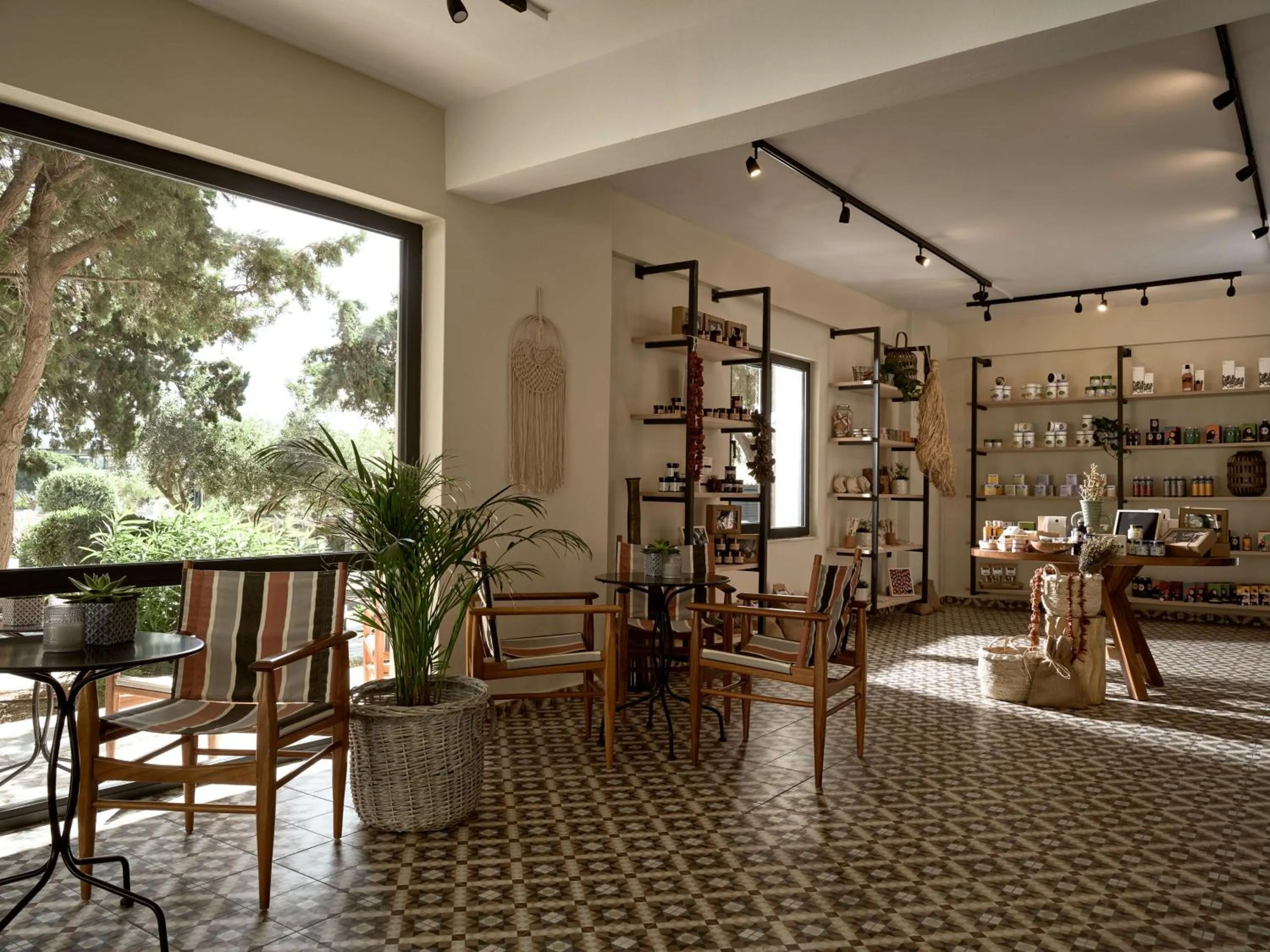 On-site shops in Numo Ierapetra Beach Resort Crete, Adults only, Curio Collection Hilton