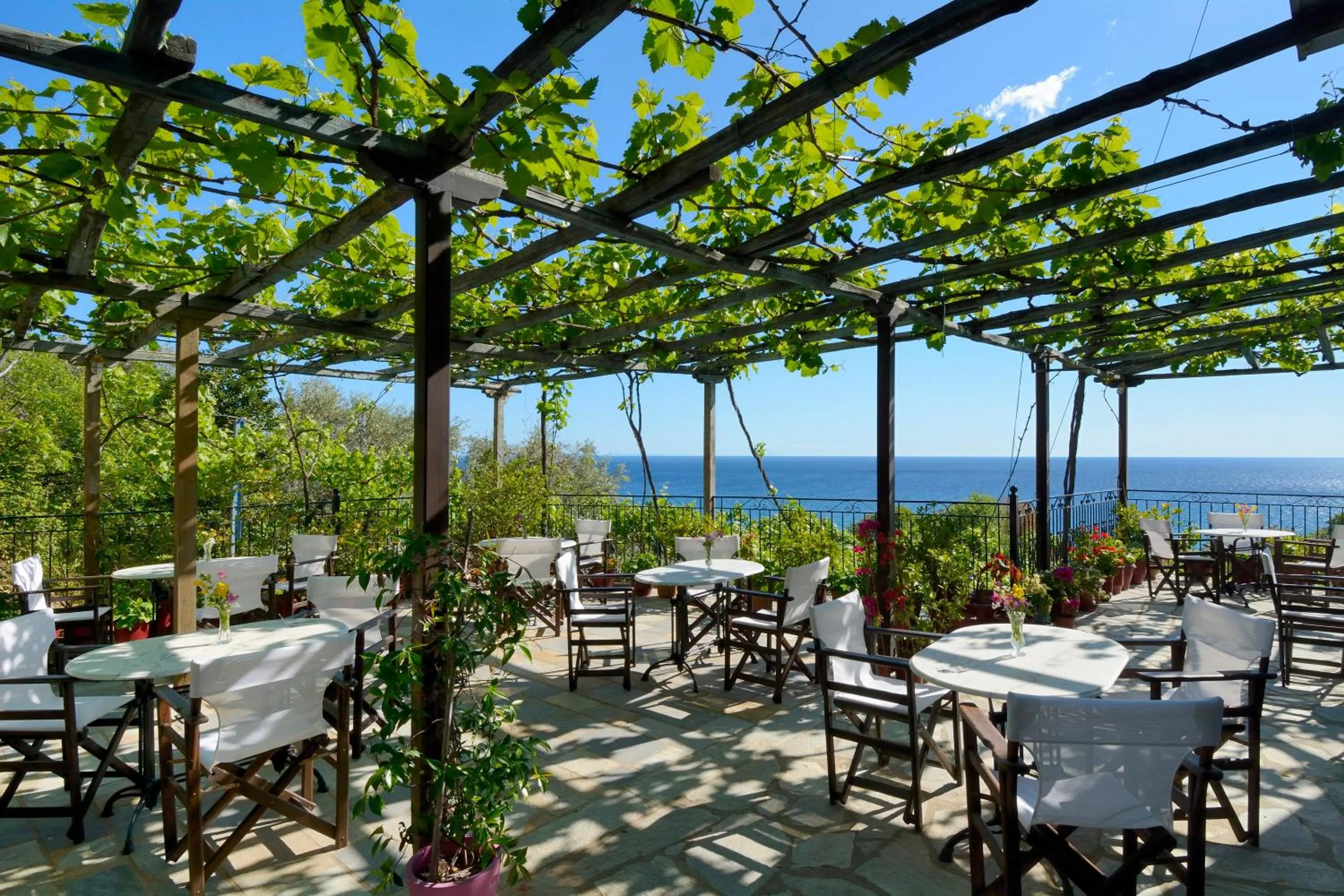 Facade/entrance in Hotel Agnadi - Horefto
