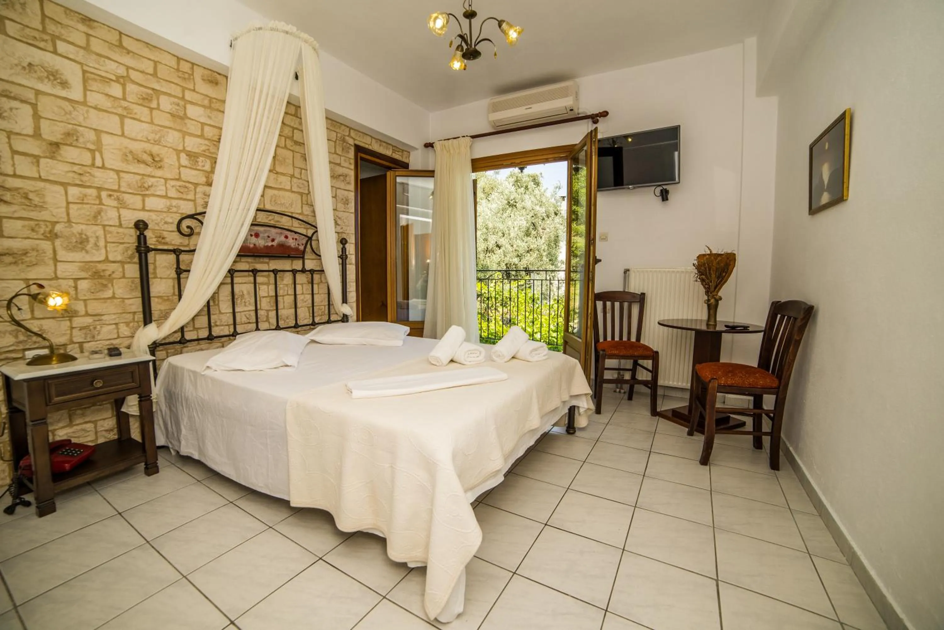 Day, Bed in Hotel Agnadi - Horefto