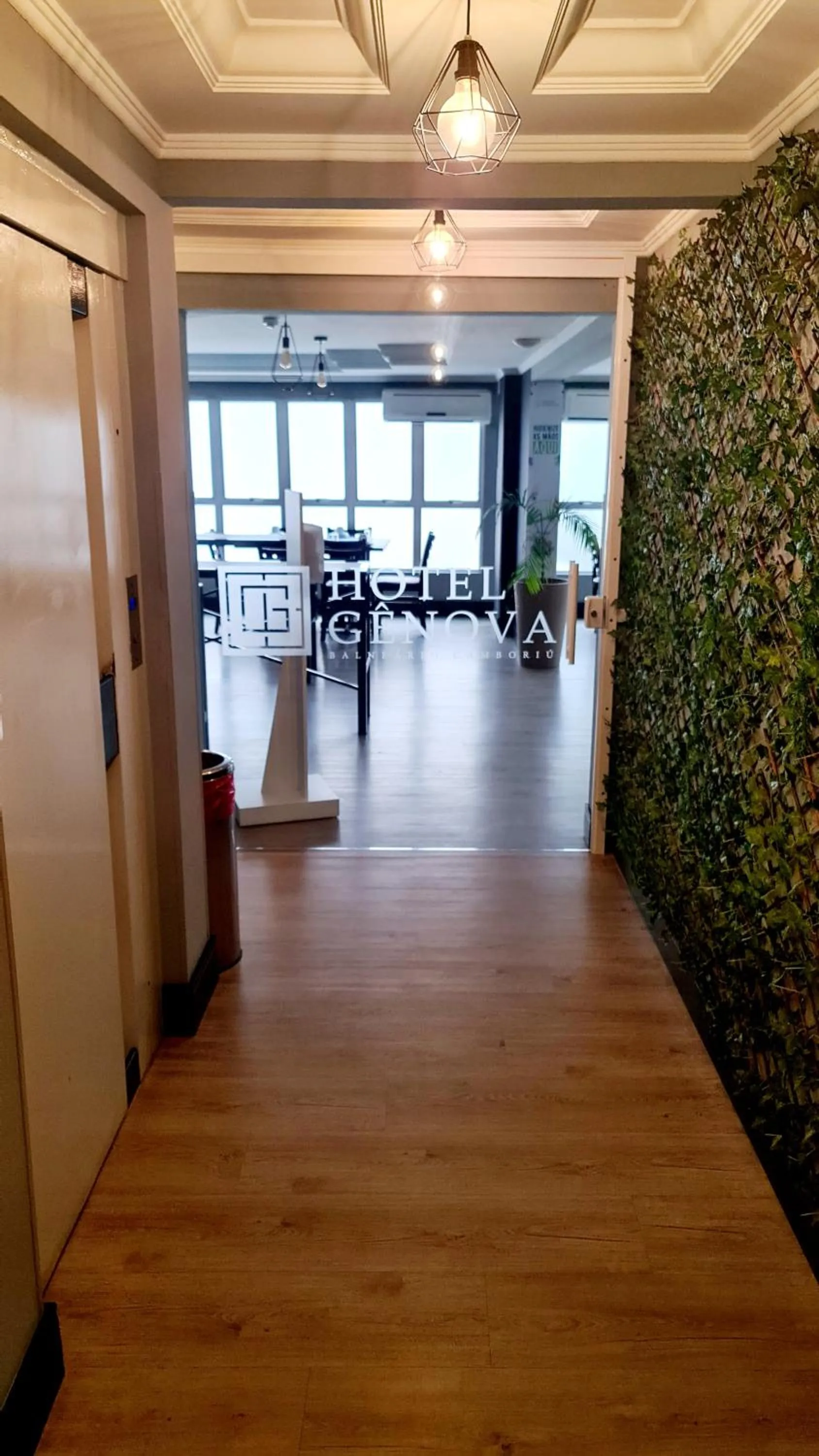 Restaurant/places to eat in Hotel Gênova BC