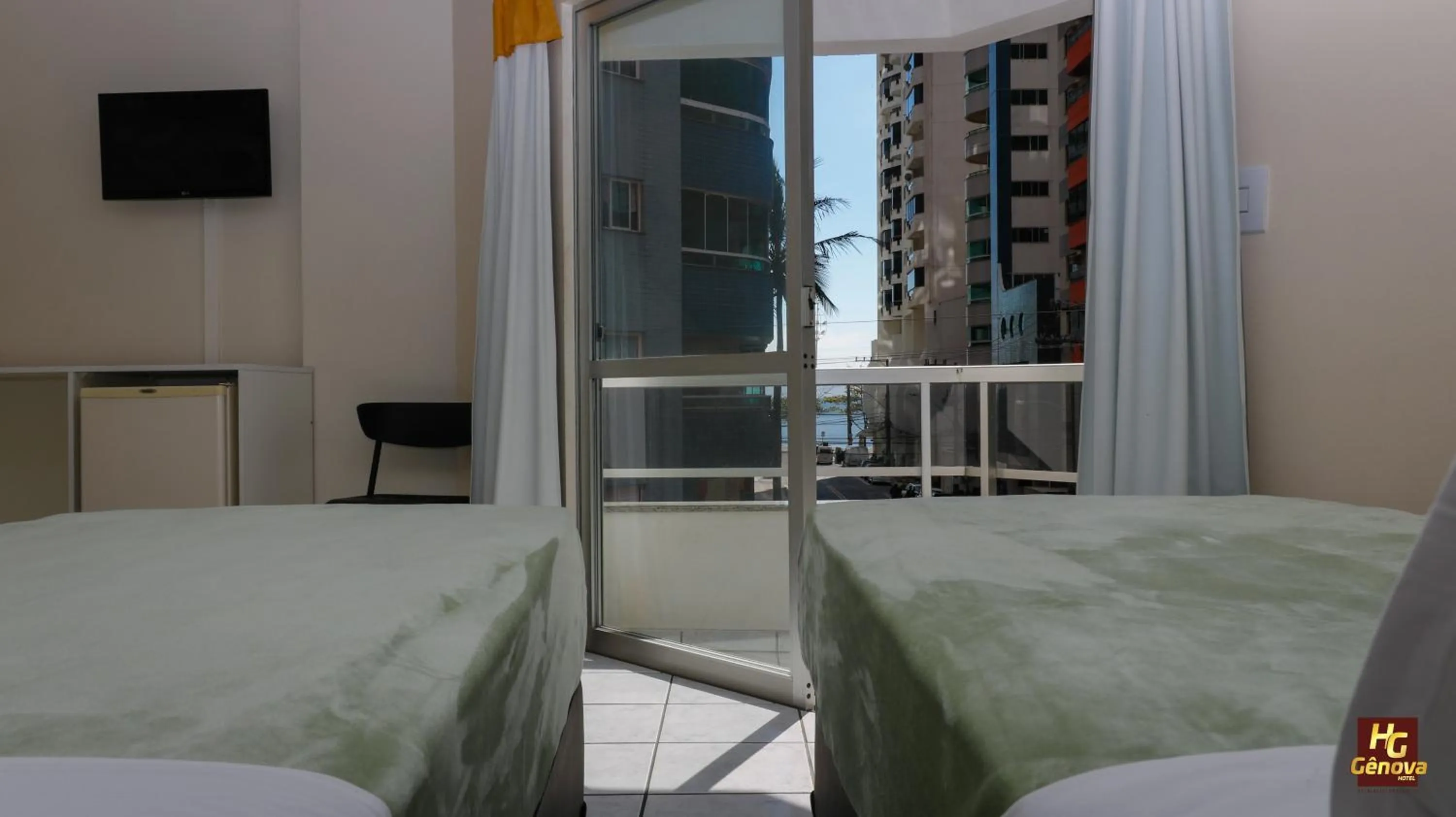 Balcony/Terrace, Bed in Hotel Gênova BC