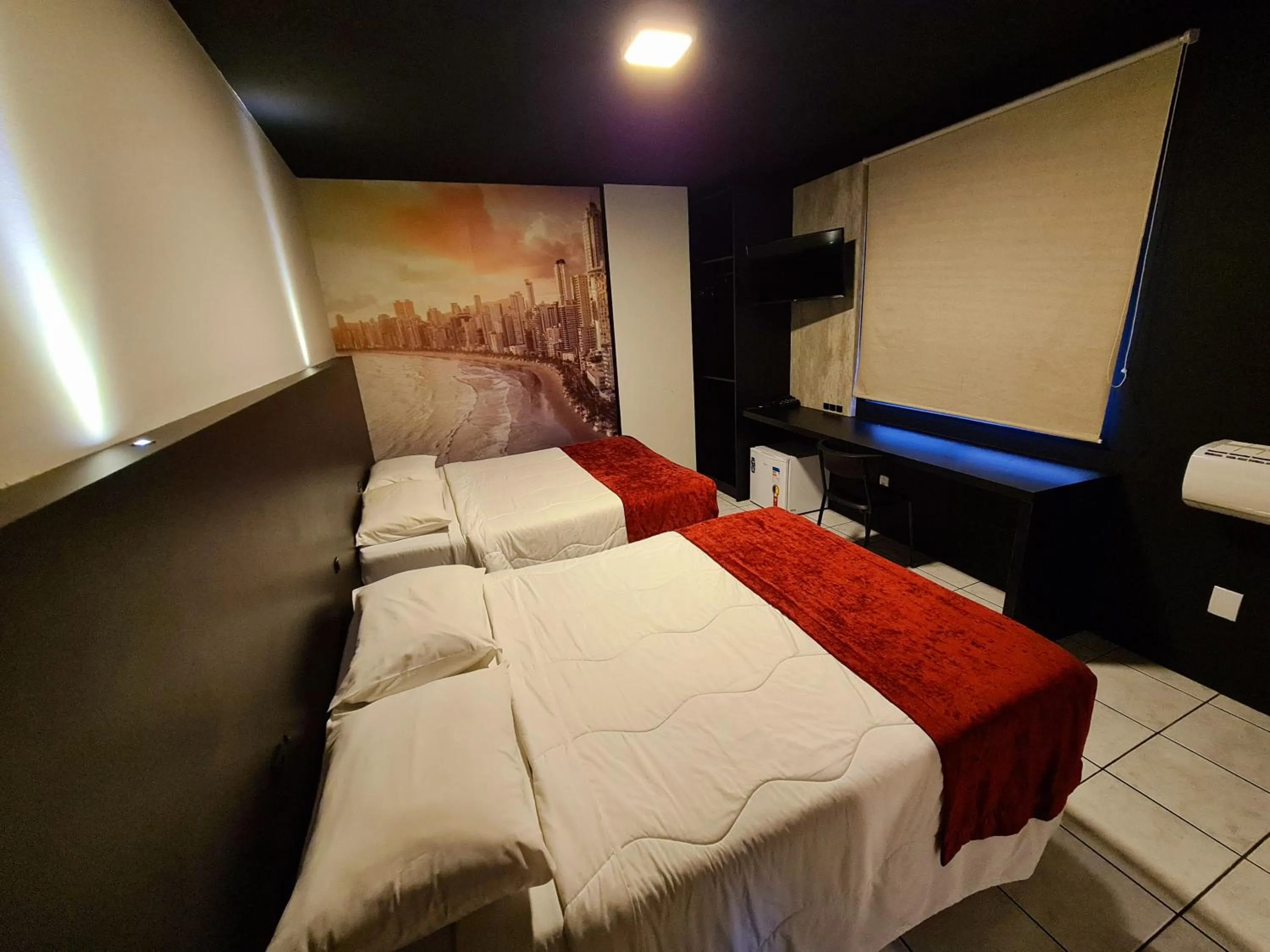 Photo of the whole room, Bed in Hotel Gênova BC