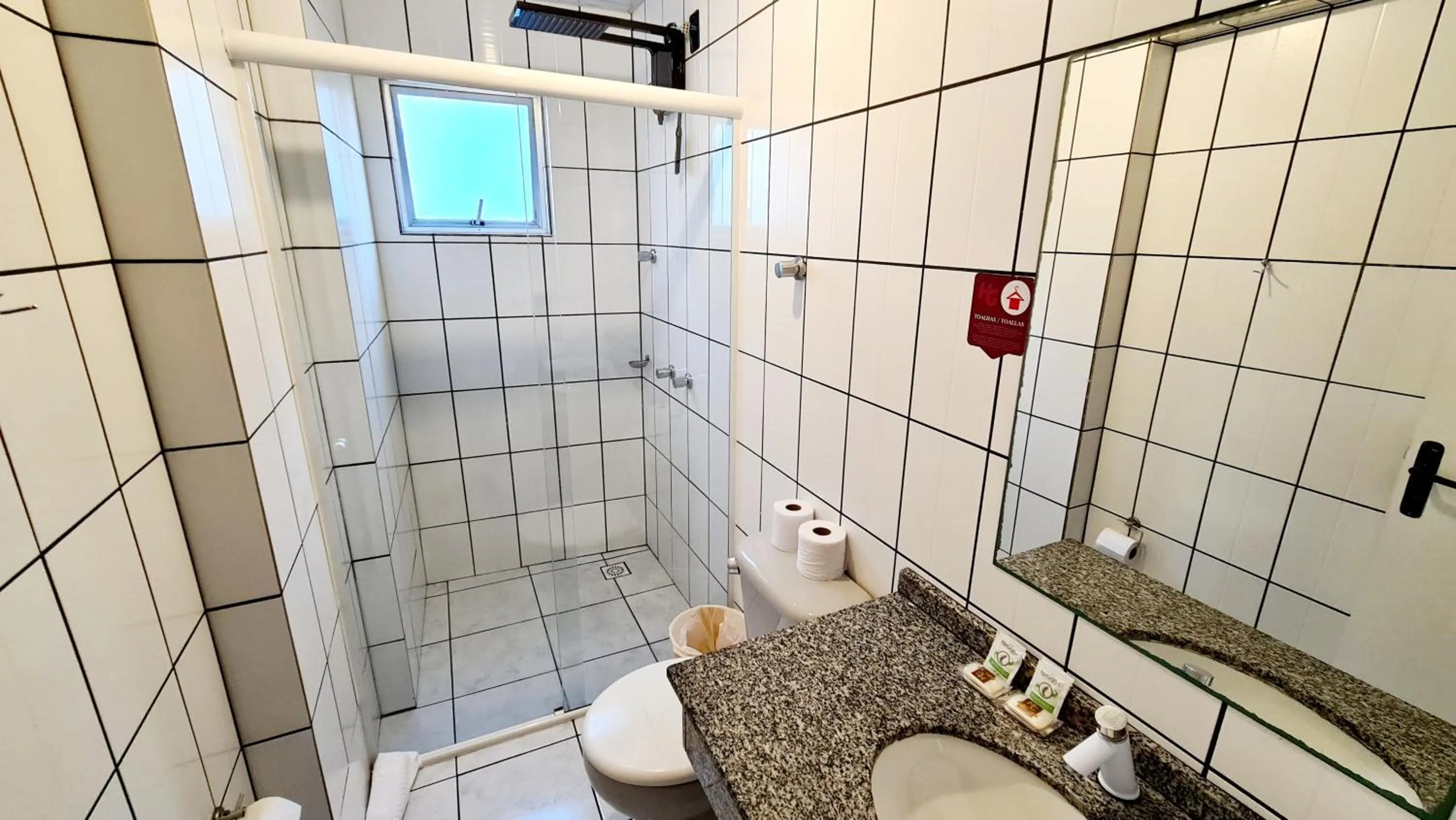 Bathroom in Hotel Gênova BC