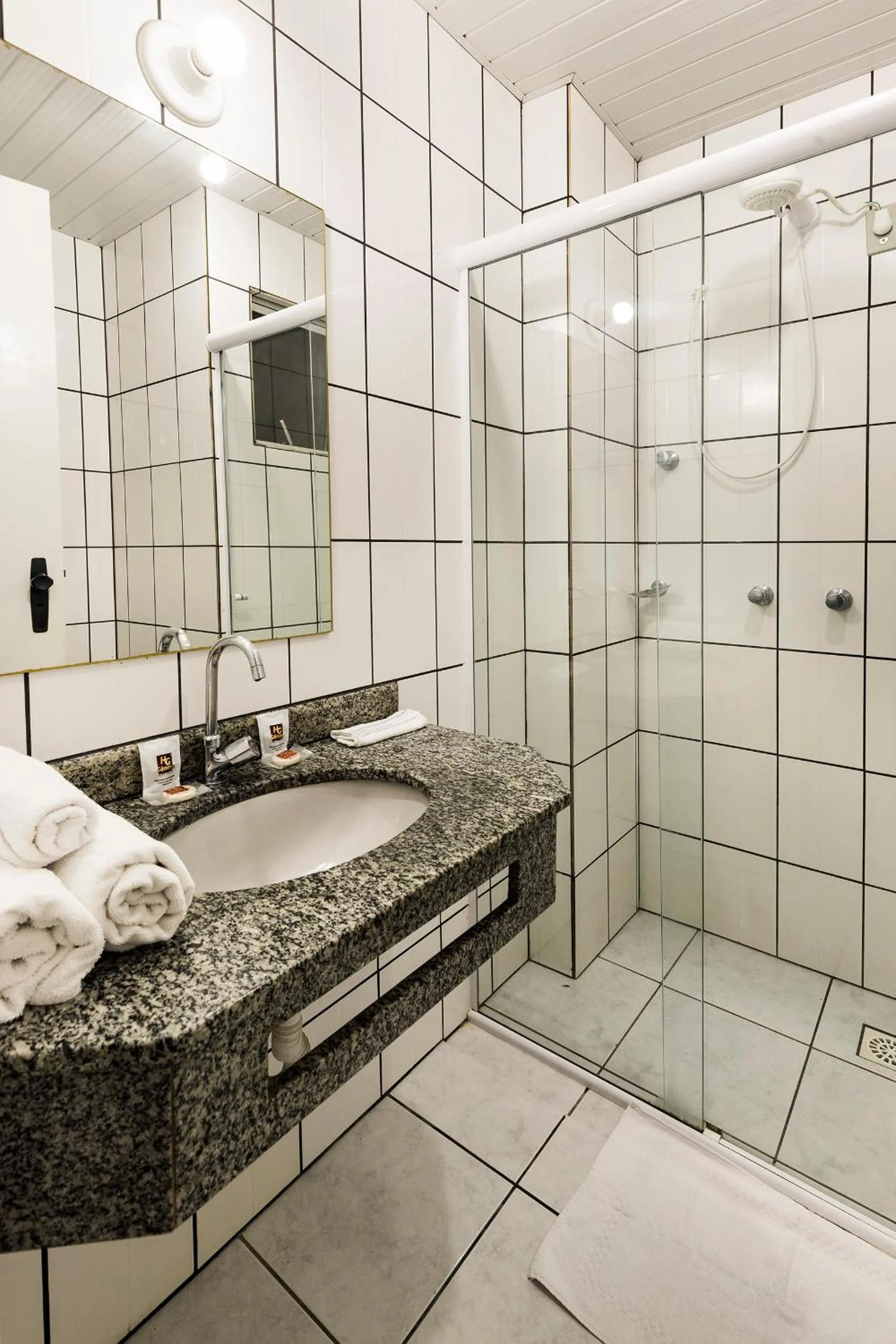 Photo of the whole room in Hotel Gênova BC