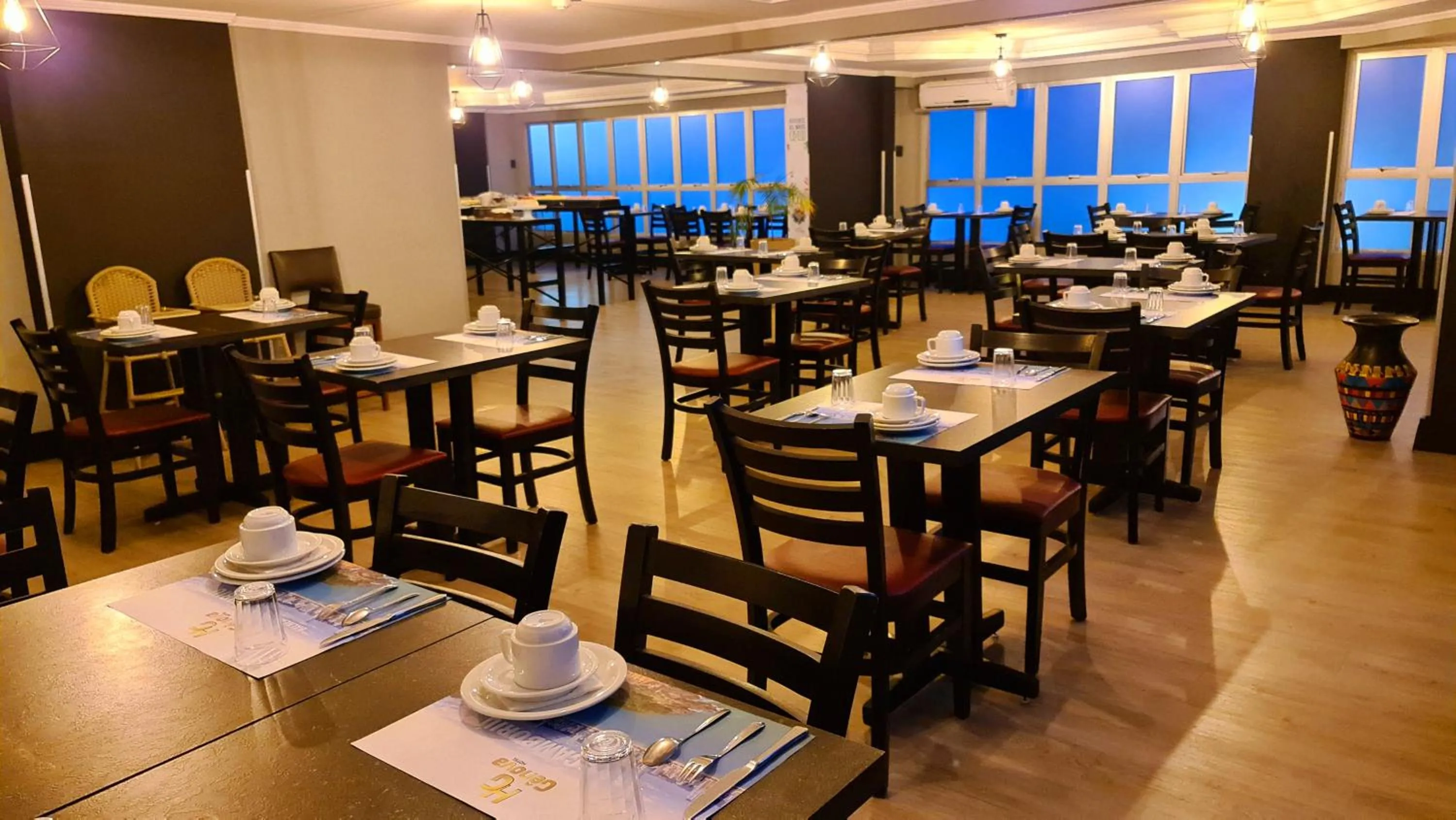 Restaurant/places to eat in Hotel Gênova BC