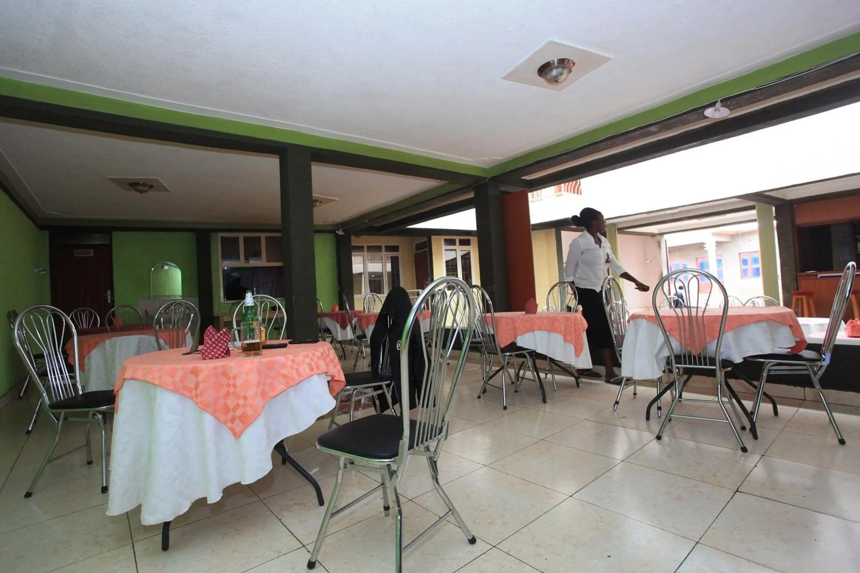 Restaurant/places to eat in La Voisina Hotel