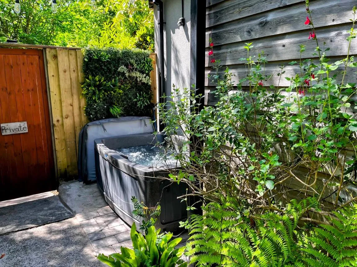 Hot Tub in Beili Glas Cottage