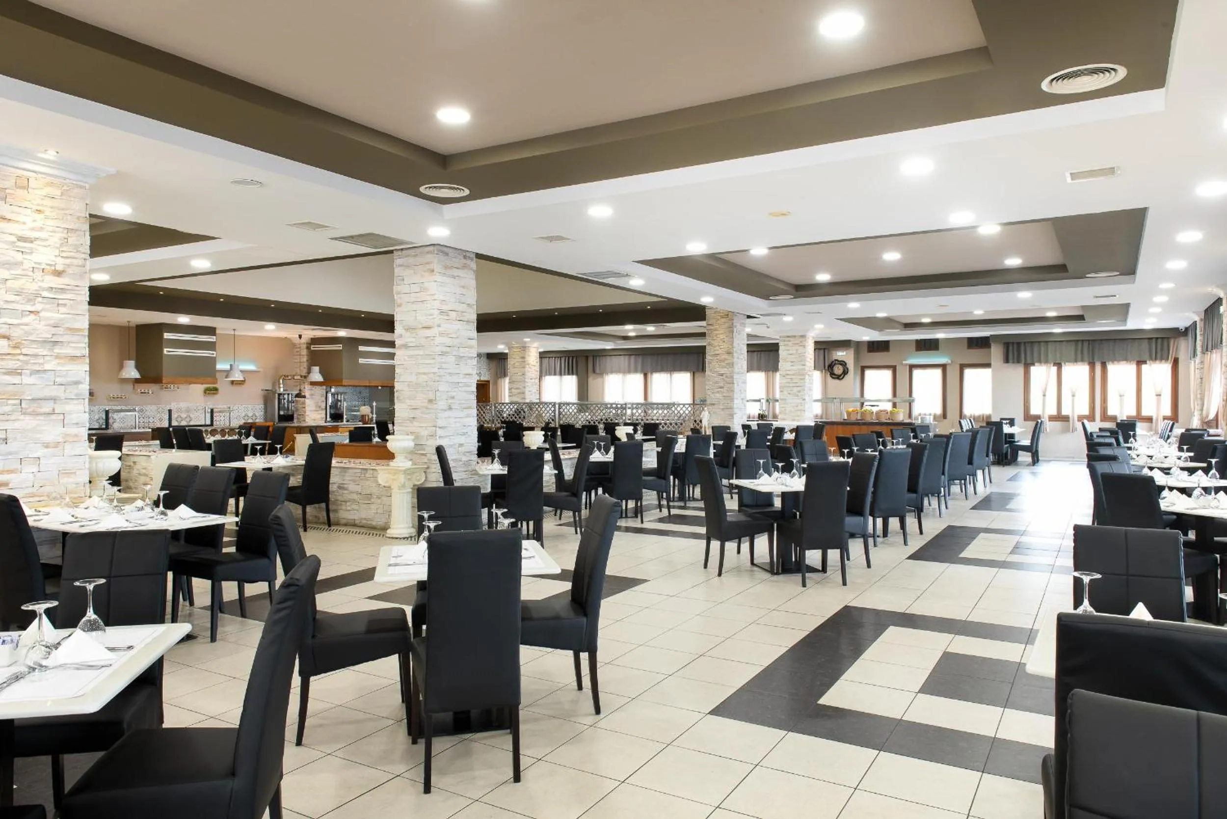 Restaurant/places to eat in Alexandros Palace