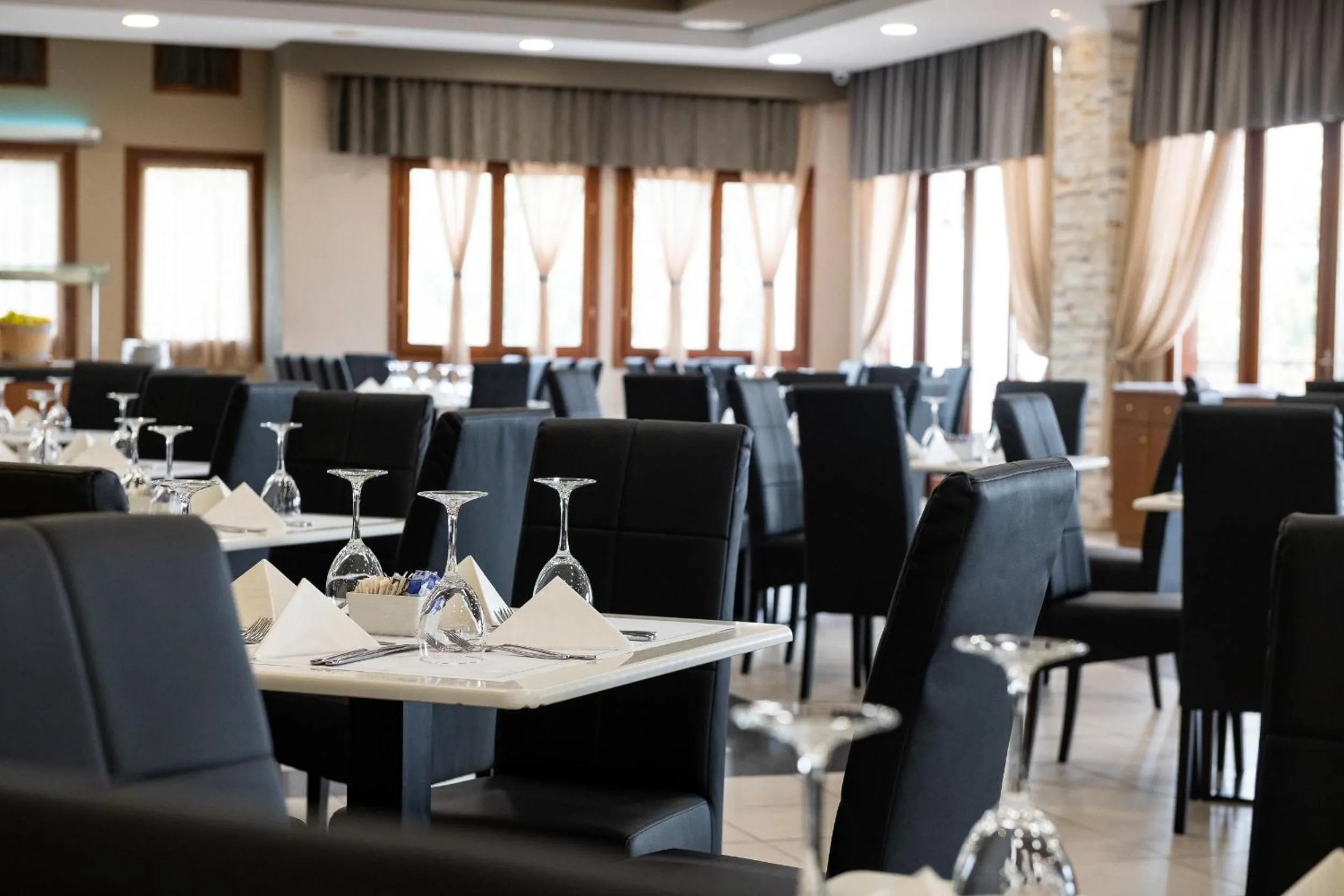 Restaurant/places to eat in Alexandros Palace