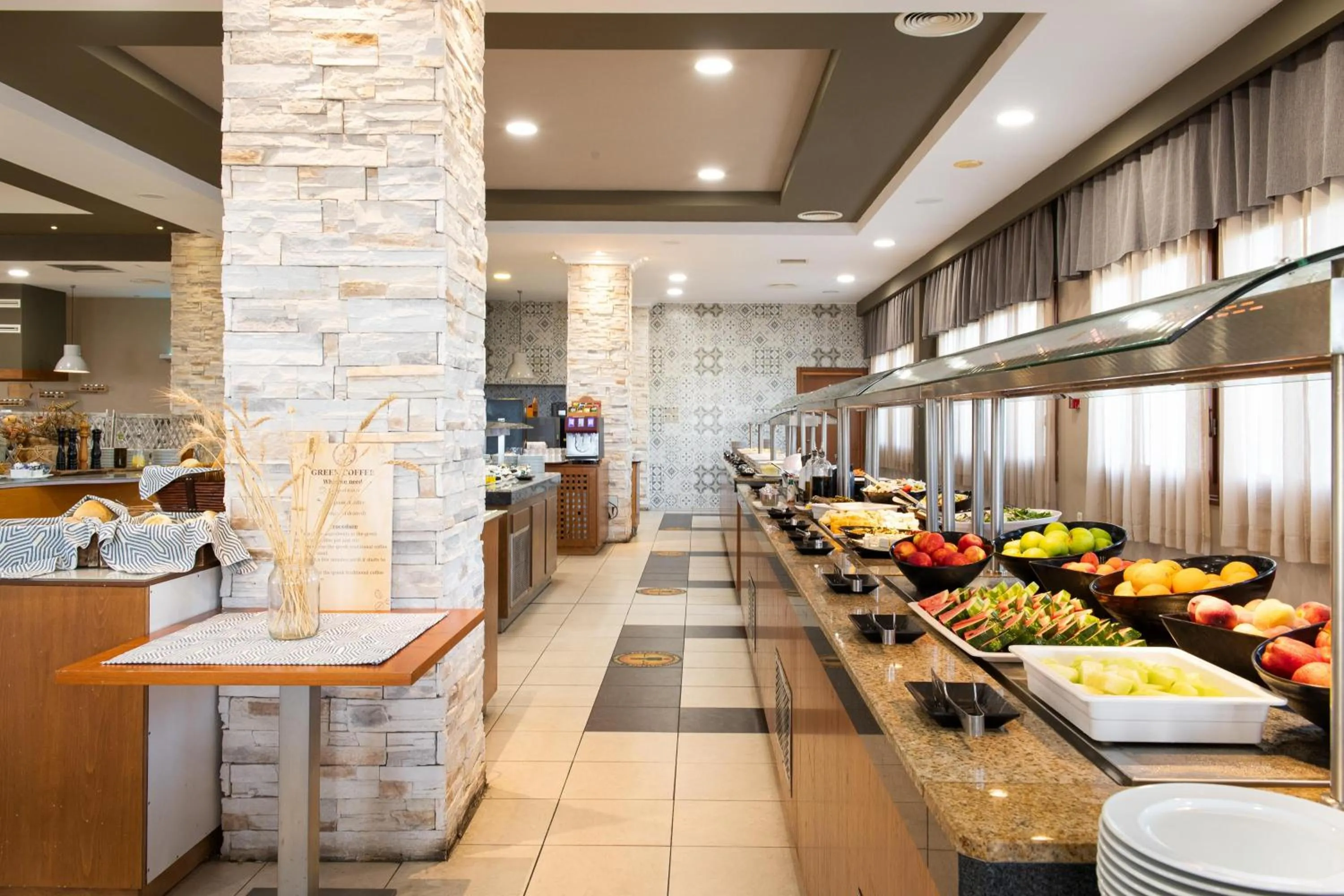 Restaurant/places to eat in Alexandros Palace