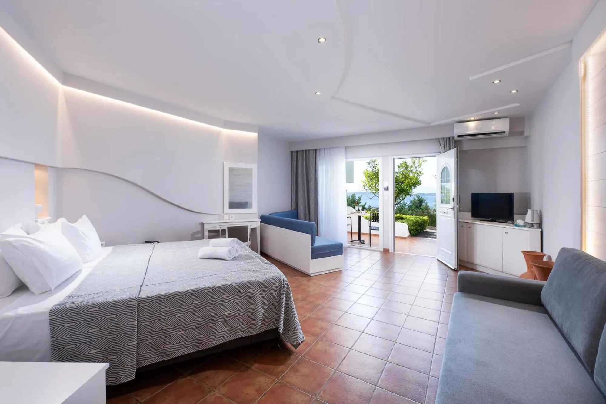 Photo of the whole room, Bed in Alexandros Palace