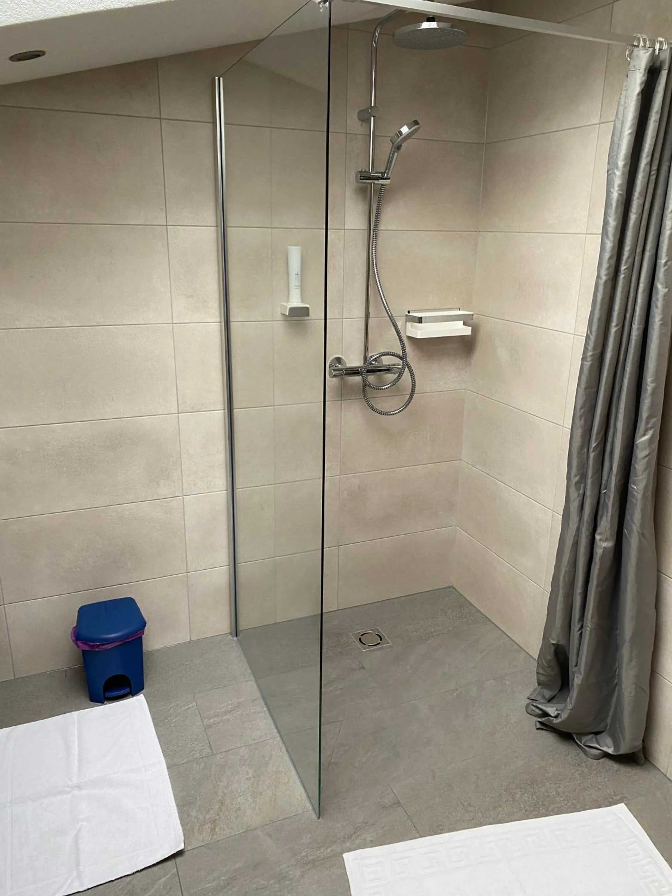 Shower in Pension Aschlandhof