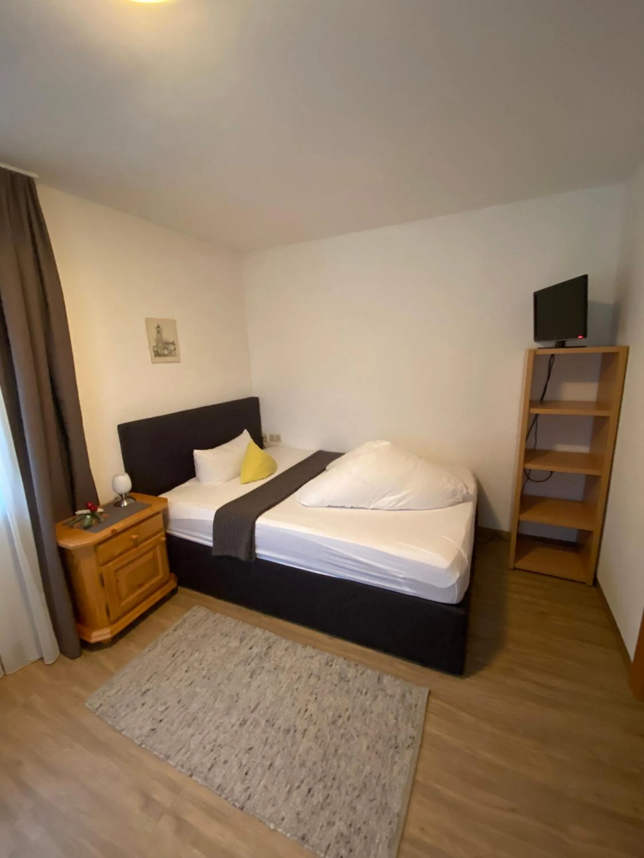 Photo of the whole room, Bed in Pension Aschlandhof