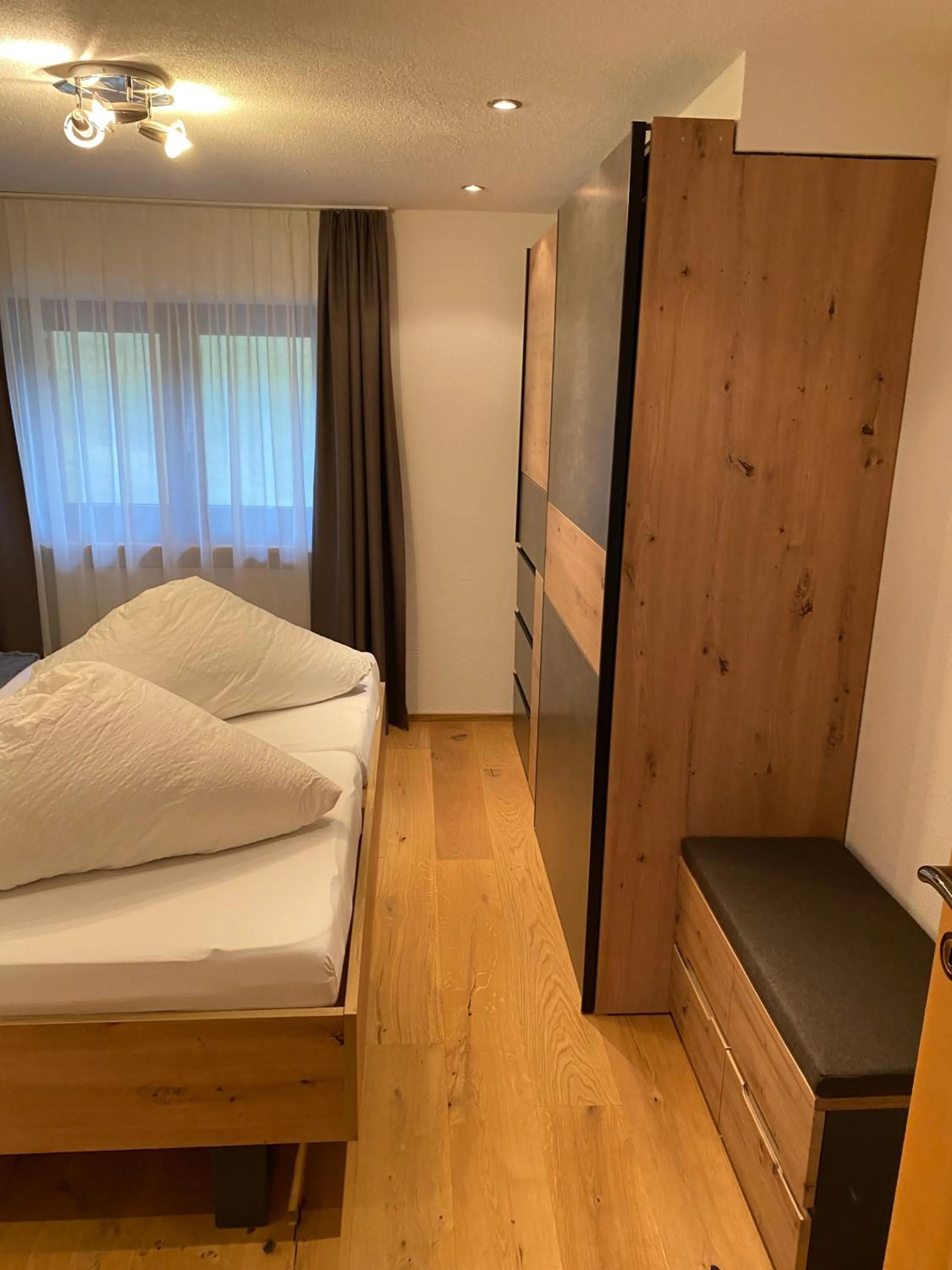 Photo of the whole room, Bed in Pension Aschlandhof