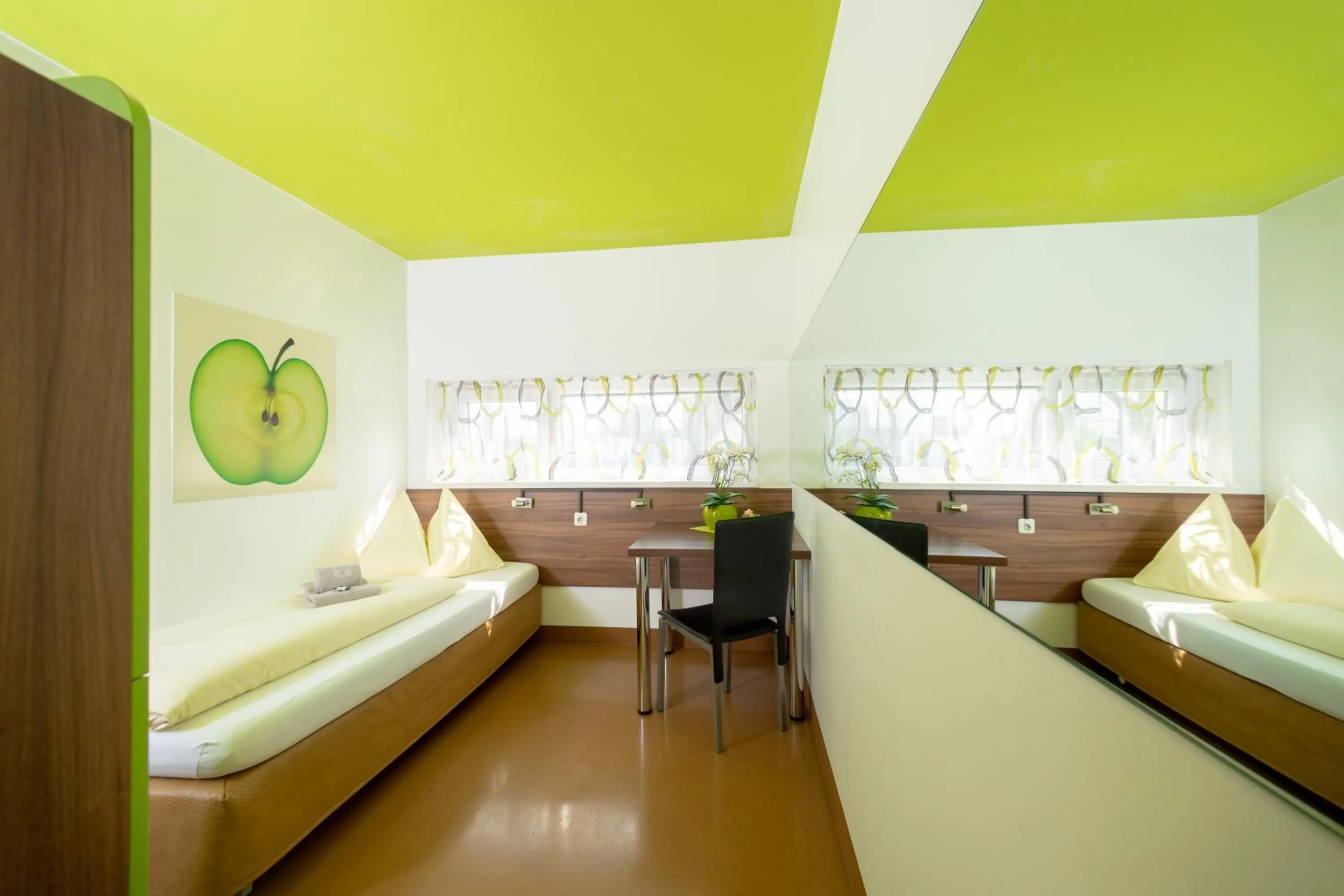 Photo of the whole room, Bed in Hotel Greenrooms