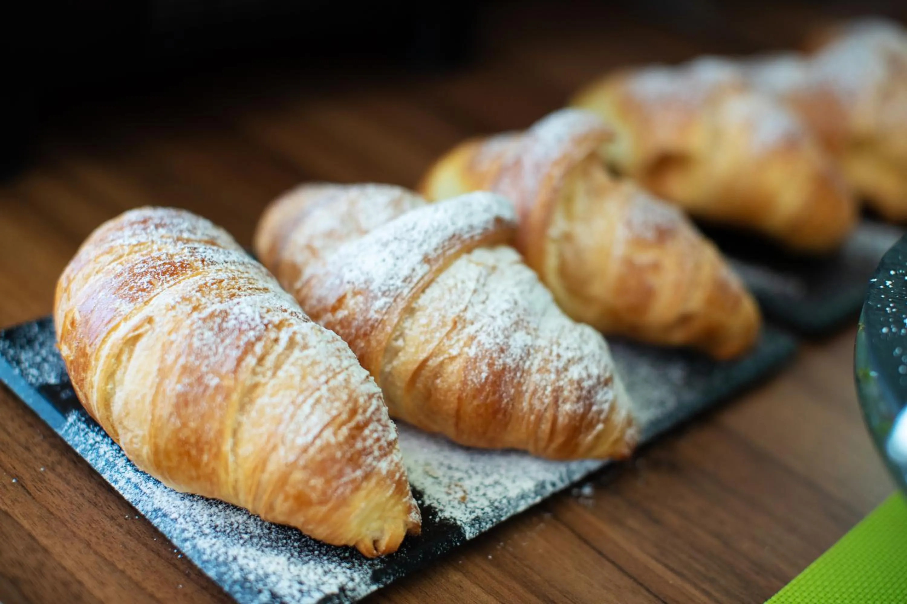 Food and drinks in Hotel Greenrooms