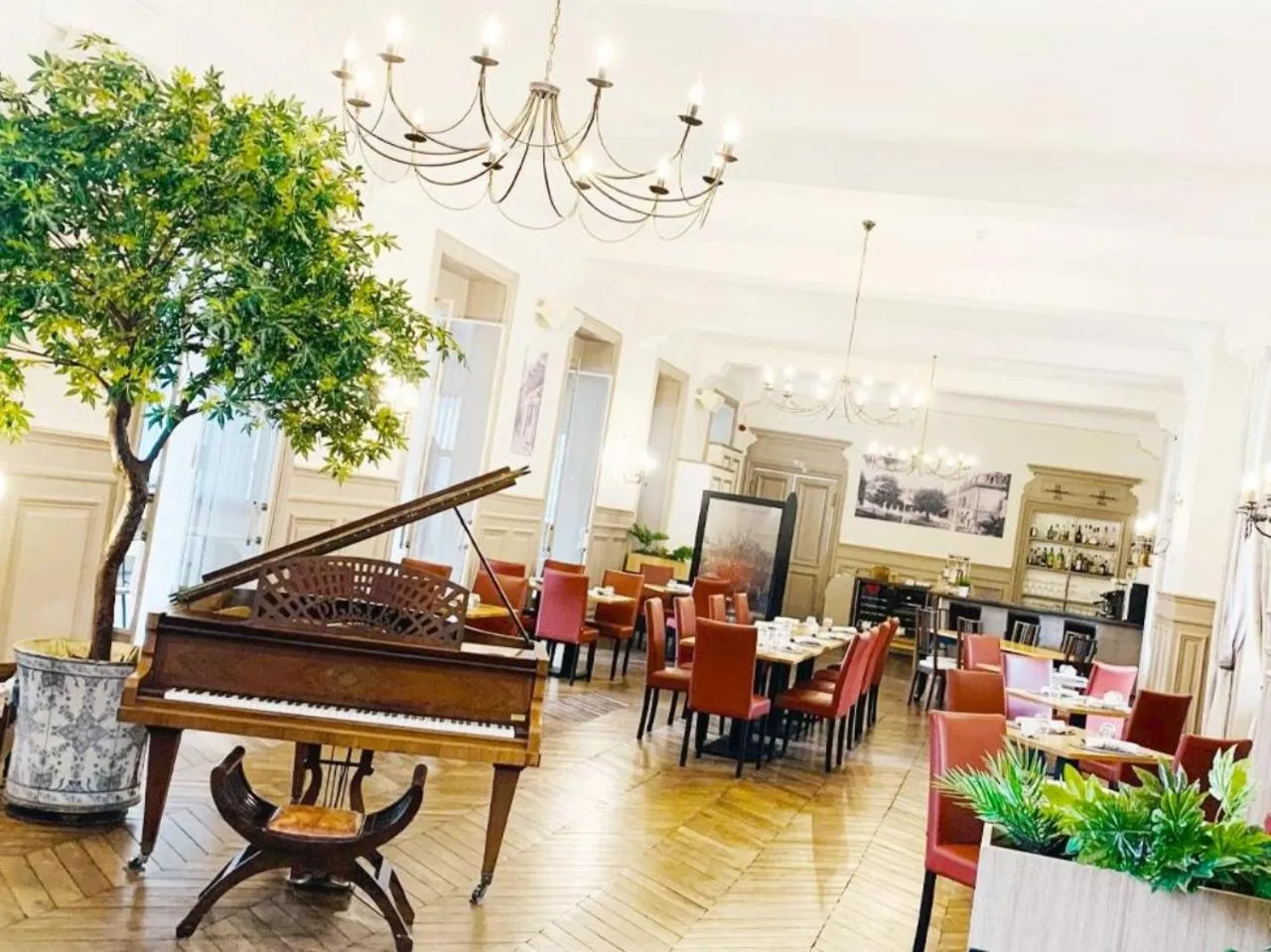 Restaurant/places to eat in Grand Hôtel de Bourbon-Lancy - Spa et Restaurant - Logis