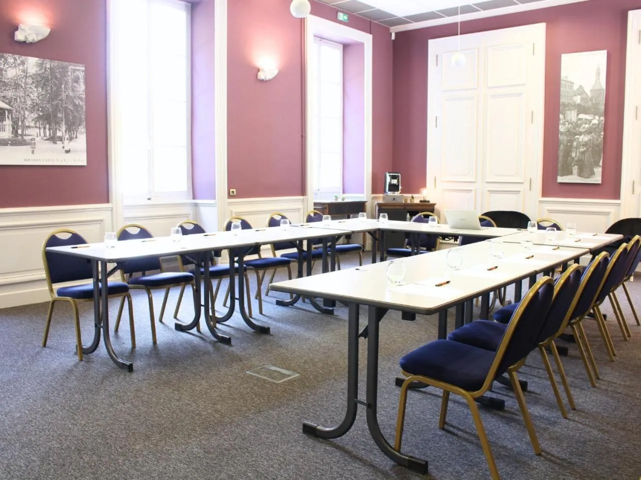 Meeting/conference room in Grand Hôtel de Bourbon-Lancy - Spa et Restaurant - Logis