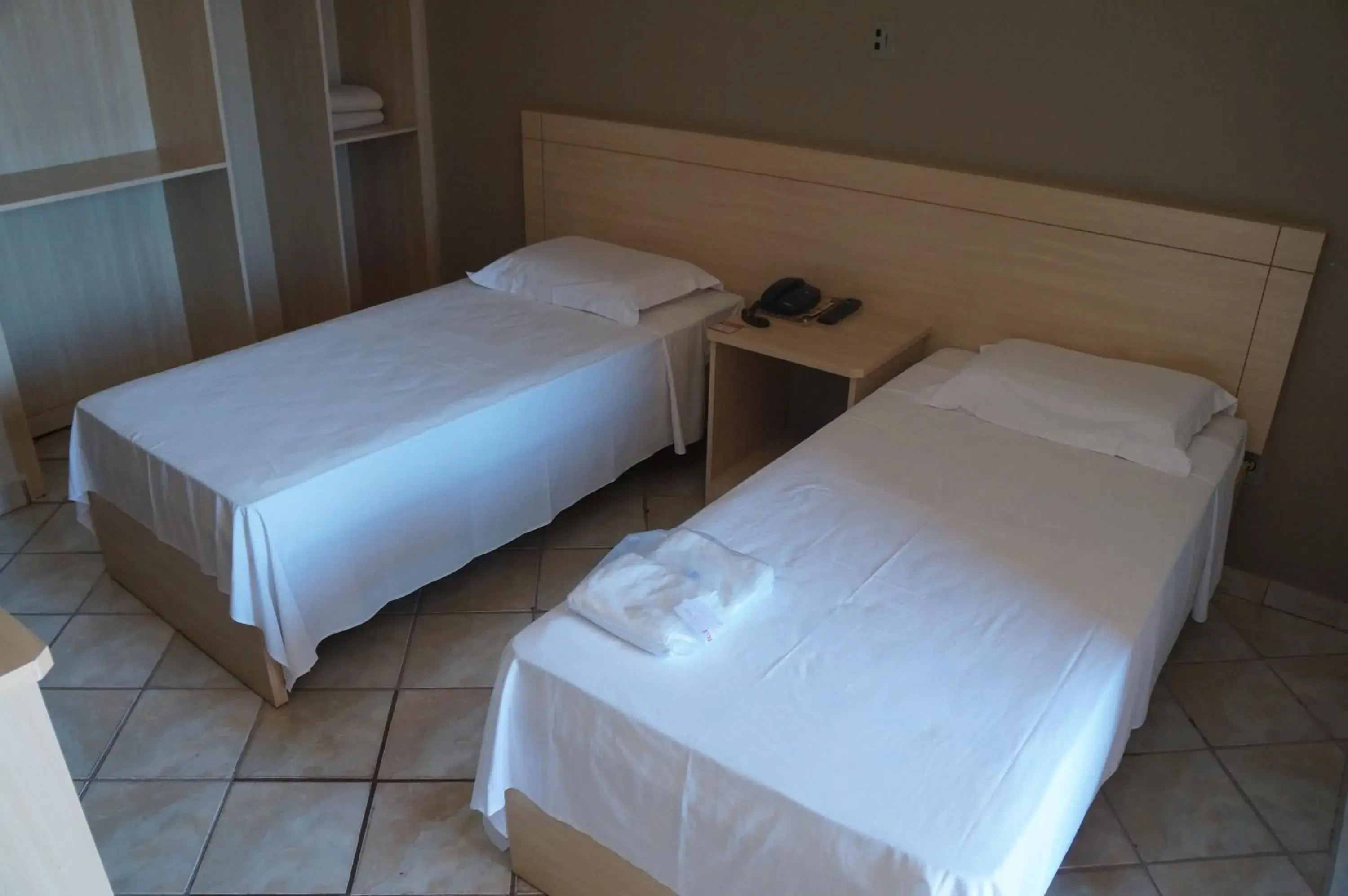 Double Room with Single Beds and Fan - single occupancy in Manhuaçu Center Hotel Double Room with Single Beds and Fan - single occupancy in Manhuaçu Center Hotel